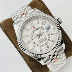 Alternative view of ROLEX Sky Dweller Automatic (White Dial) 42mm 1600202606040379_519