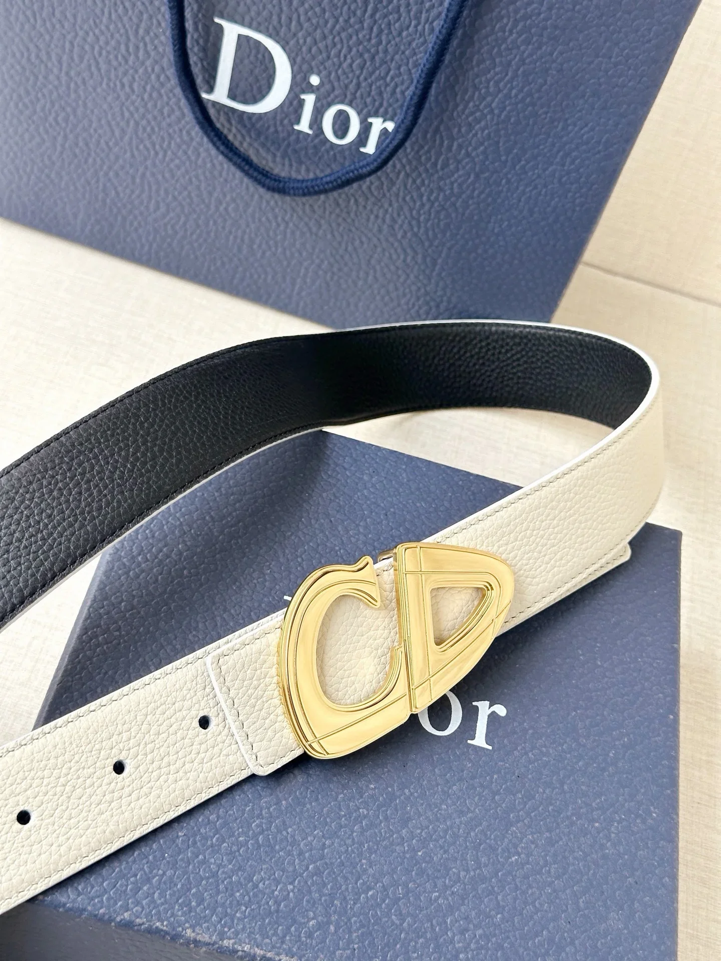Alternative view of DIOR Belts Grained Leather (White-Black) 3.5cm Width 160202607050218