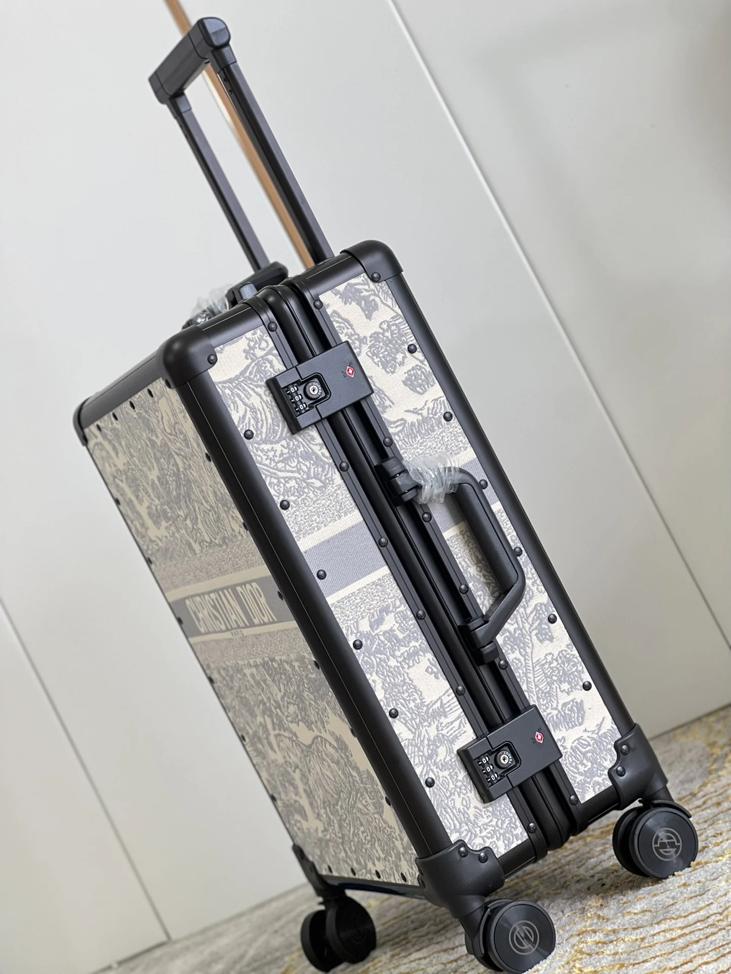 DIOR Suitcases 37x21x57cm 20inch 500202607010123 - Image 4