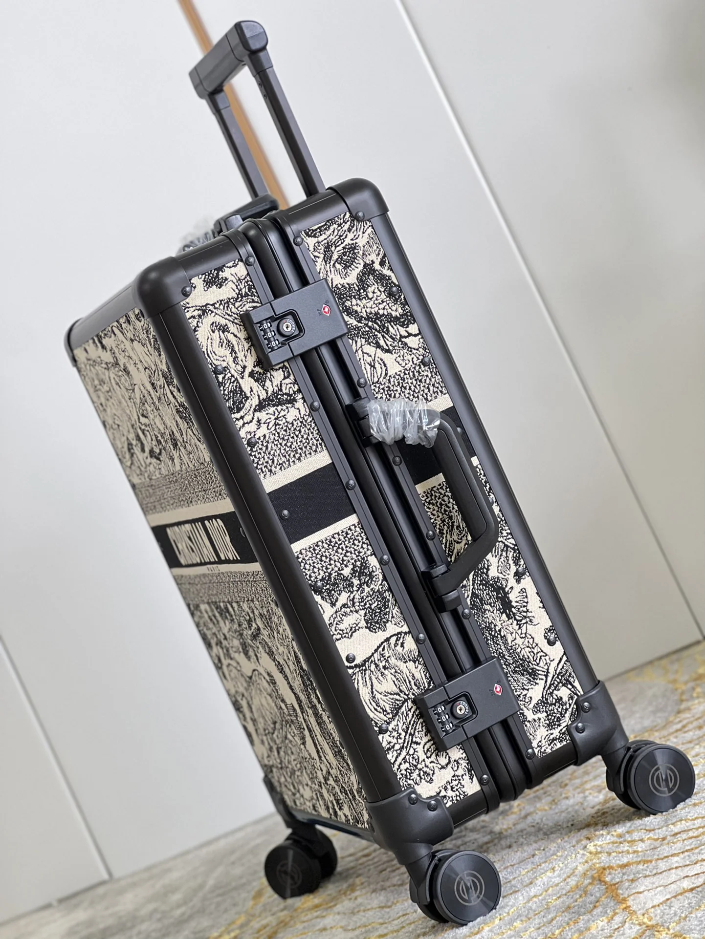 DIOR Suitcases 37x21x57cm 500202607010124 - Image 4
