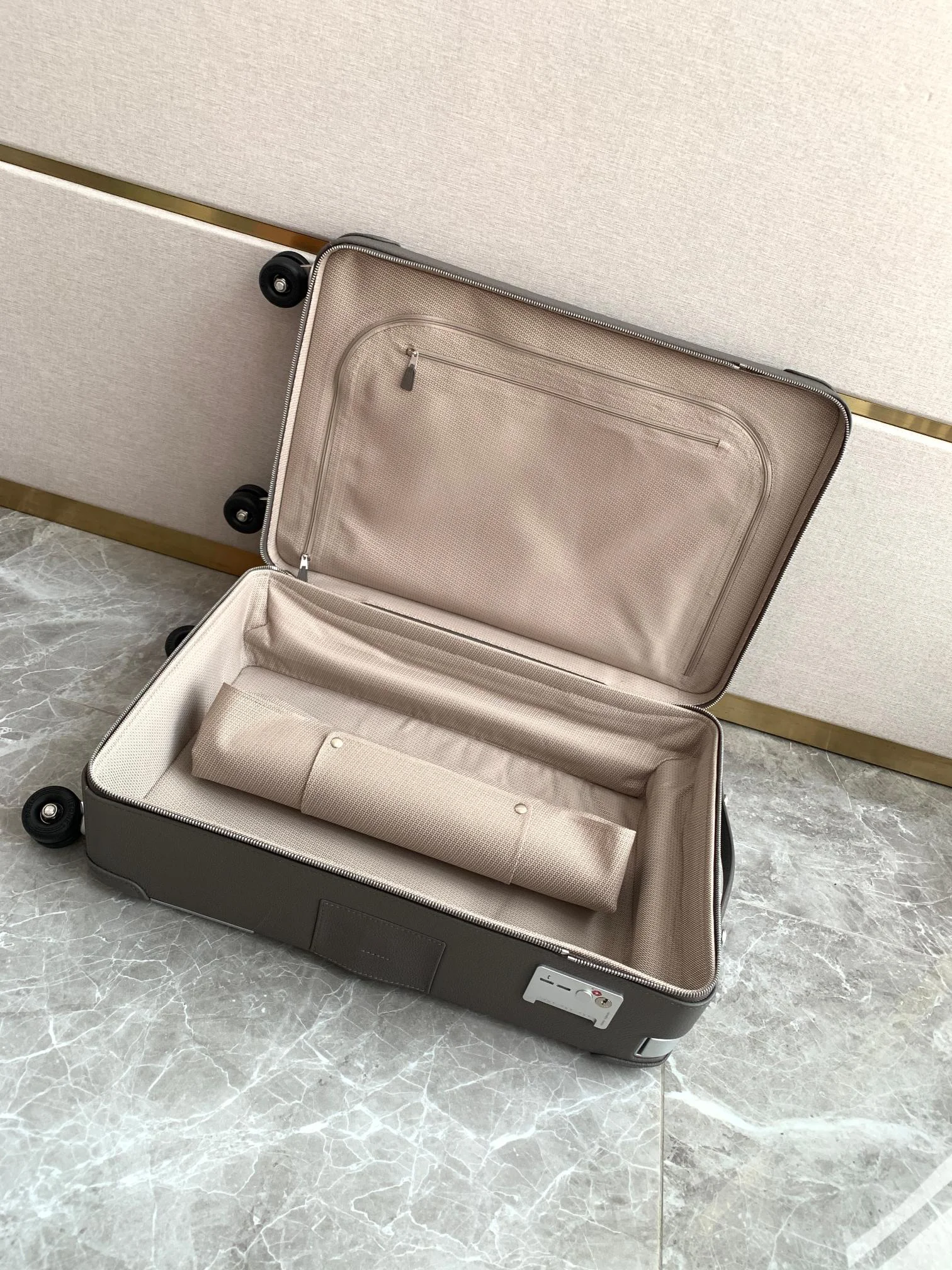 HERMES Suitcases 33x55x20cm 3500202607010017 - Image 9