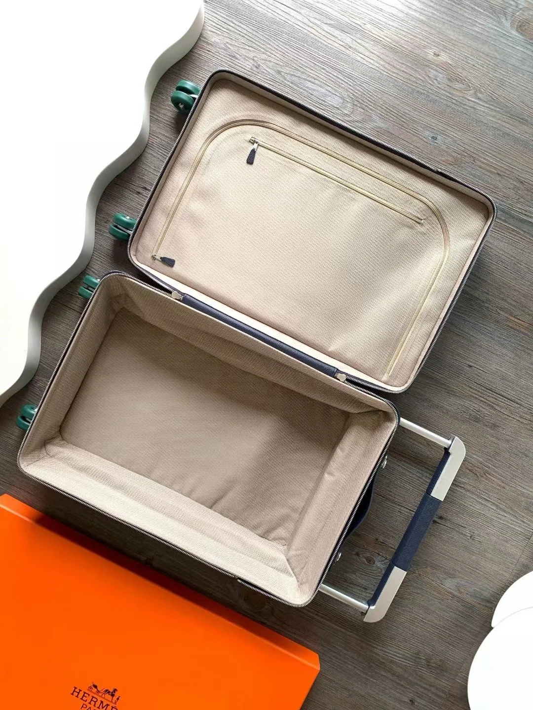 HERMES Suitcases 33x55x20cm 3500202607010034 - Image 6