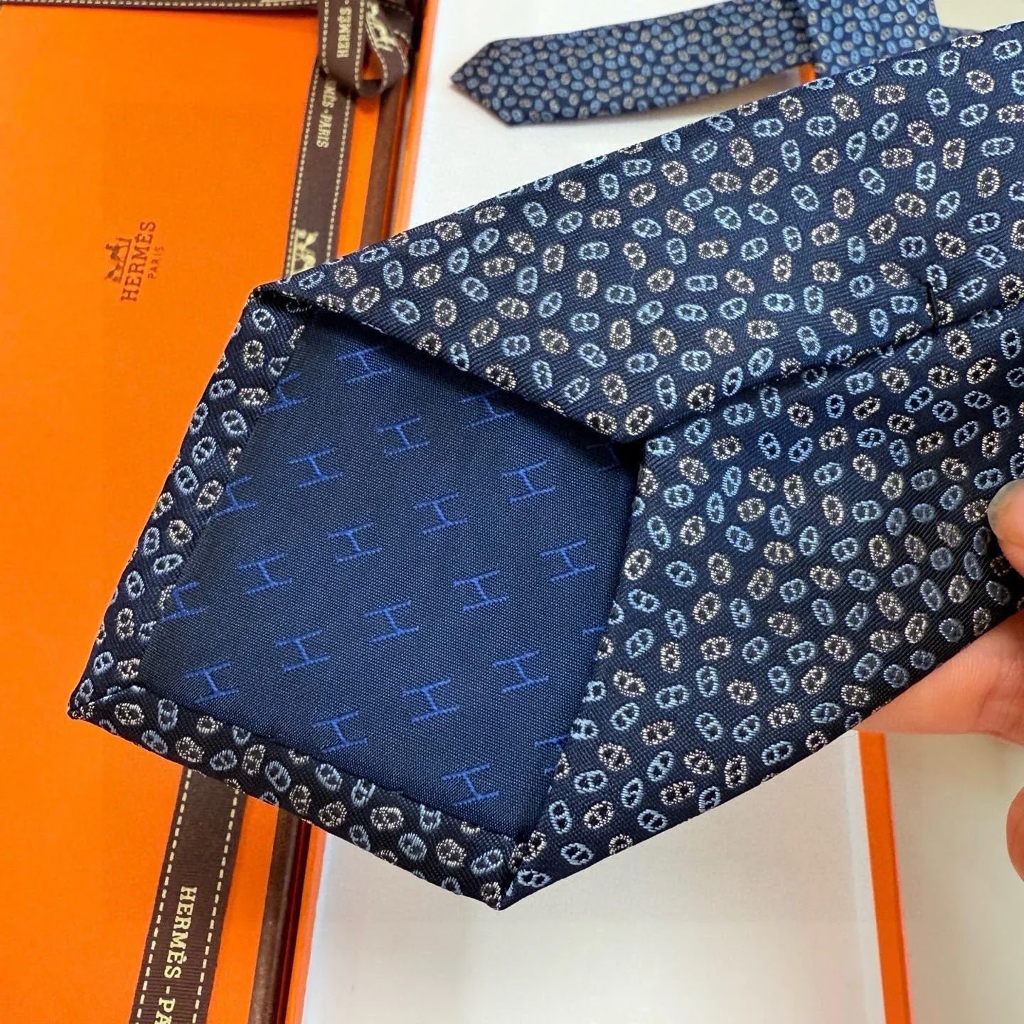 Alternative view of HERMES Ties 60202607020442