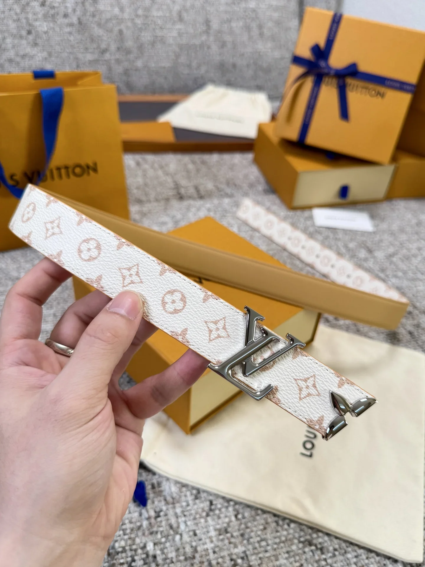 LV Belts 3.0cm Width 160202607050816 - Image 2