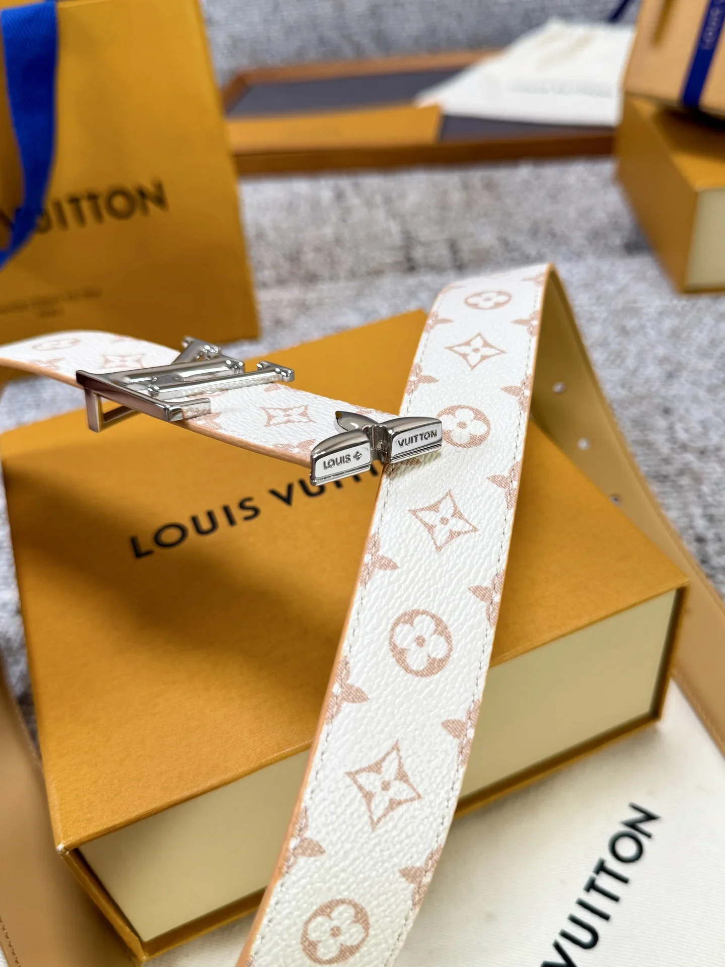 LV Belts 3.0cm Width 160202607050816 - Image 3