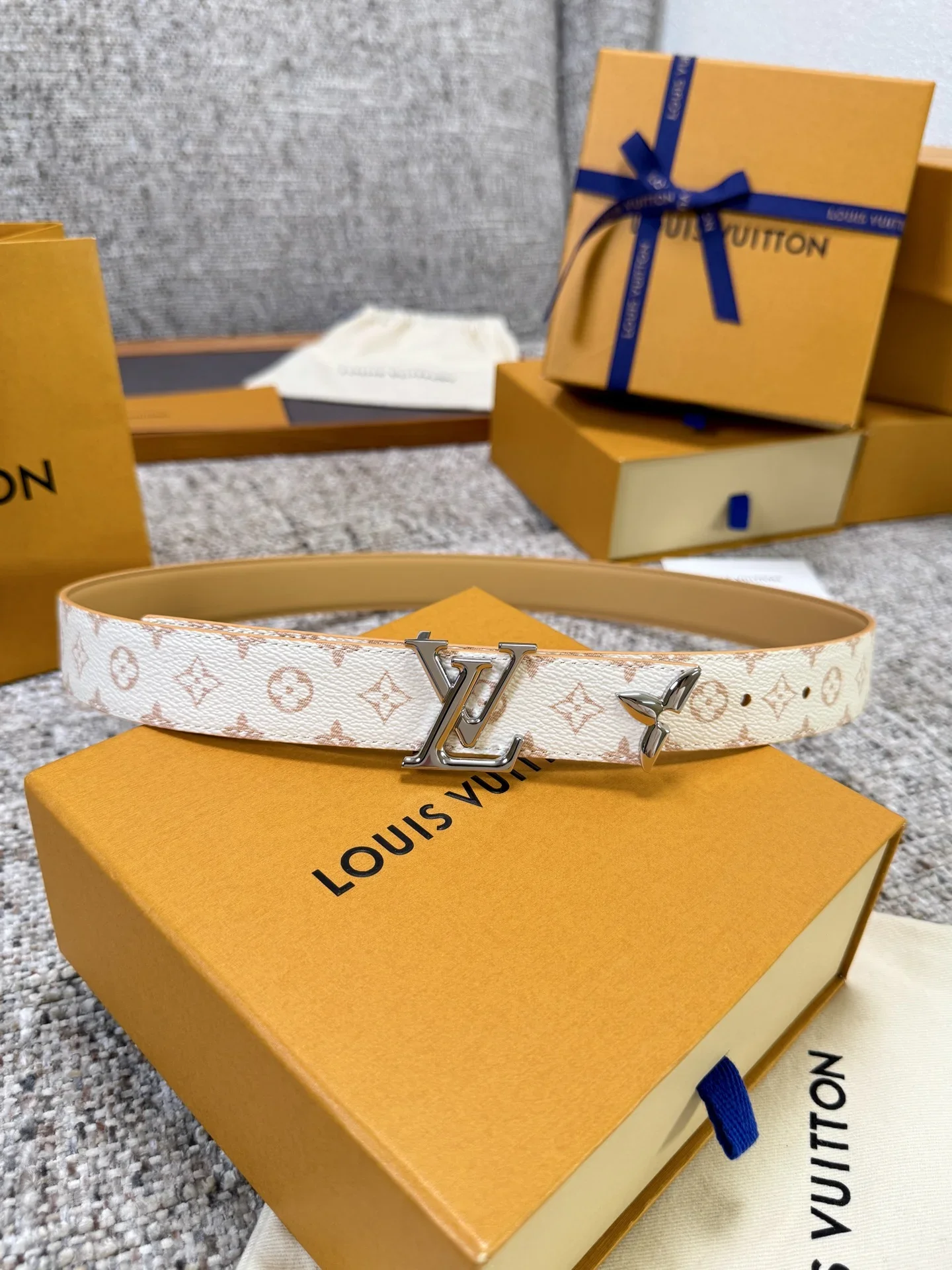 LV Belts 3.0cm Width 160202607050816 - Image 9