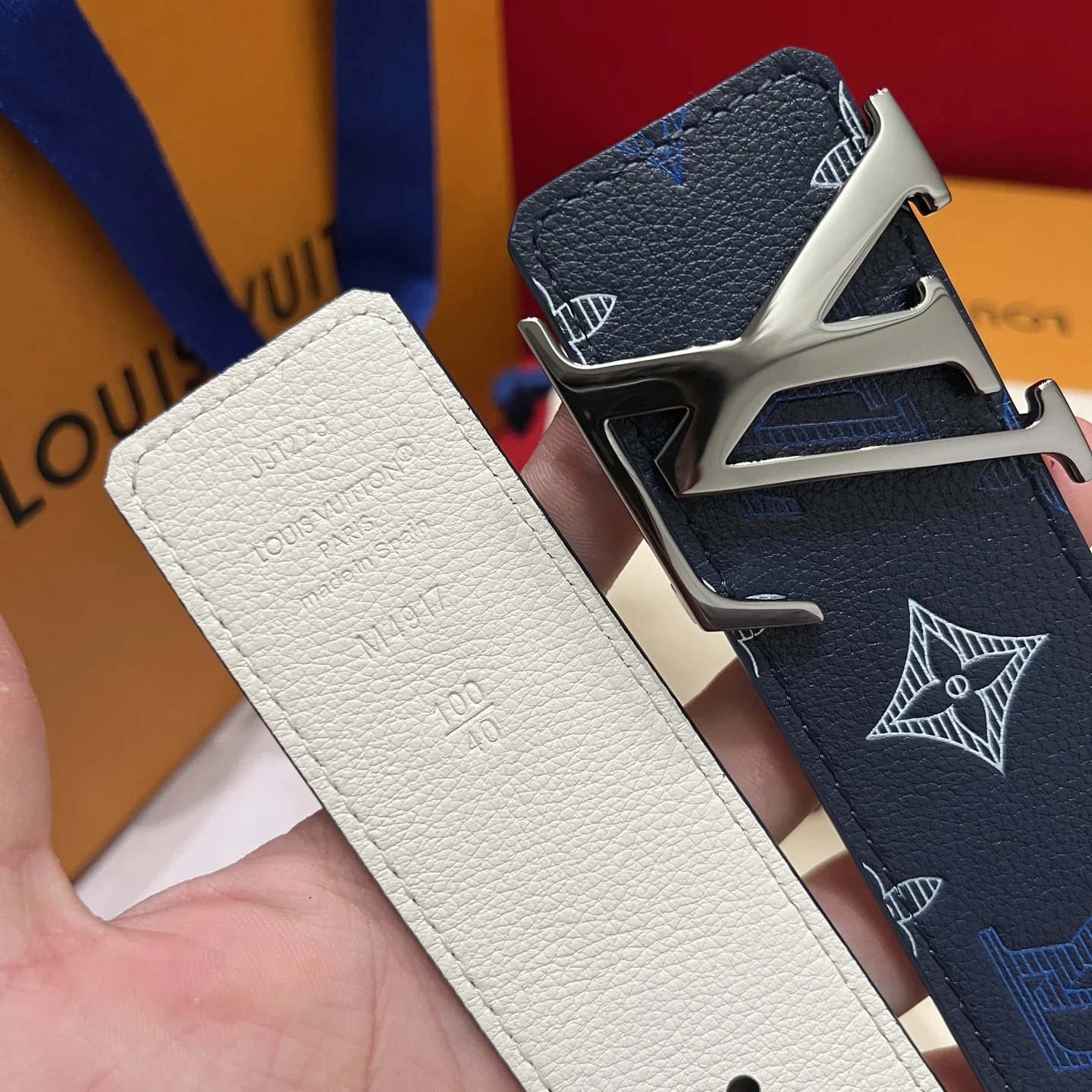 Alternative view of LV Belts Calfskin Leather 4cm Width 280202607050633