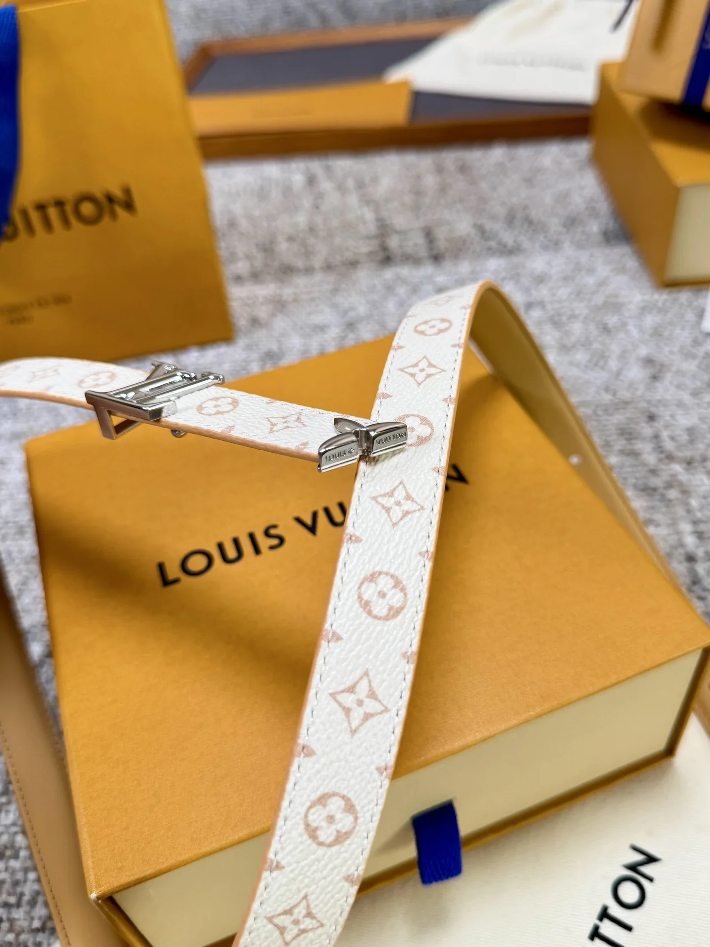 LV Belts Canvas Leather 2.0cm Width 160202607050815 - Image 3