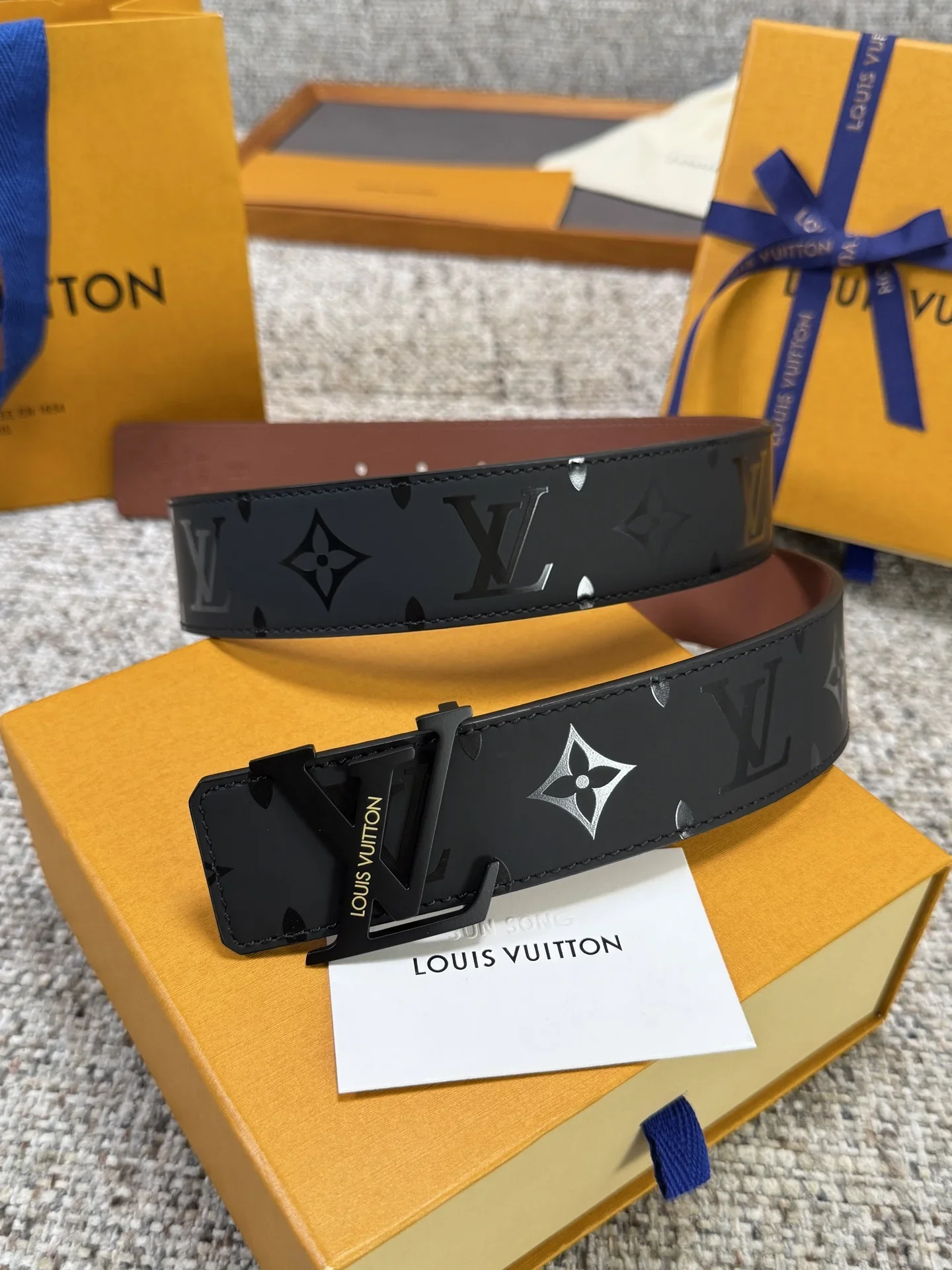 LV Belts Embossed Leather 4.0cm Width 160202607050575