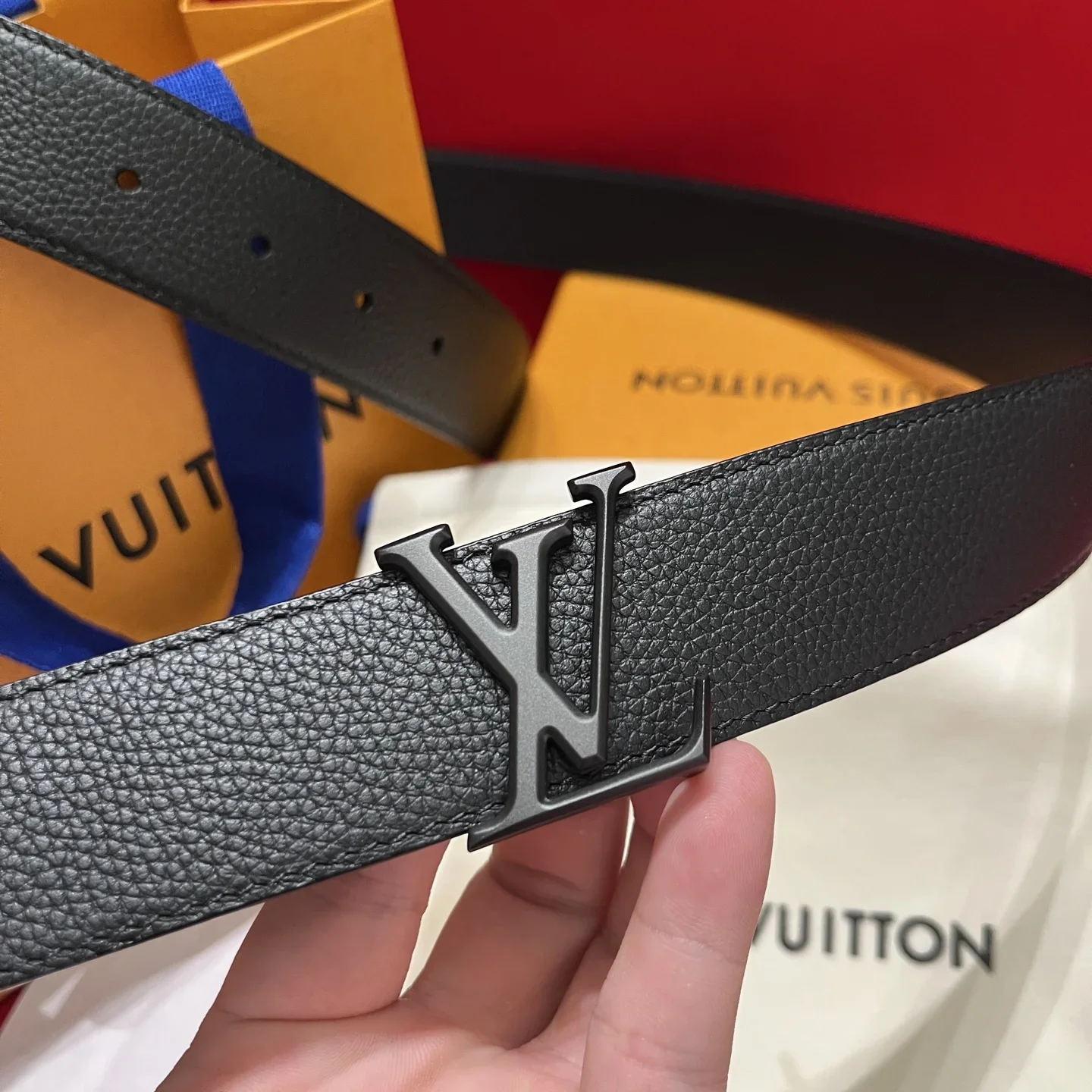 Alternative view of LV Belts Grained Calfskin 35cm Width 240202607050561