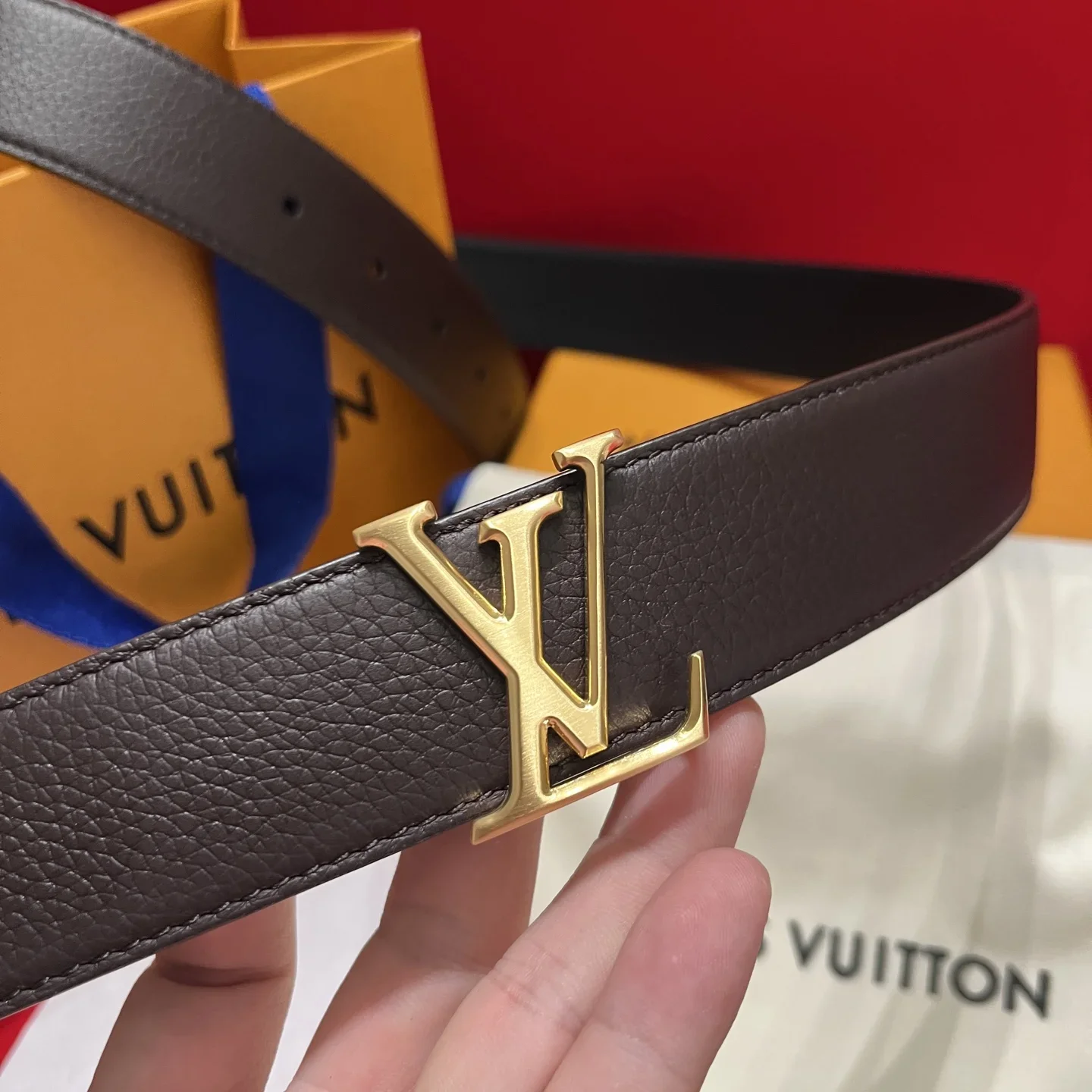 Alternative view of LV Belts Grained Calfskin 35cm Width 240202607050625