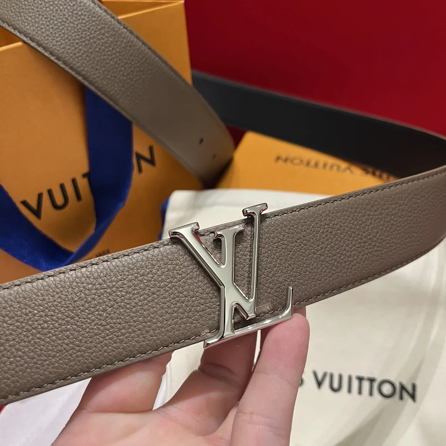 Alternative view of LV Belts Grained Calfskin Leather 35cm Width 240202607050638