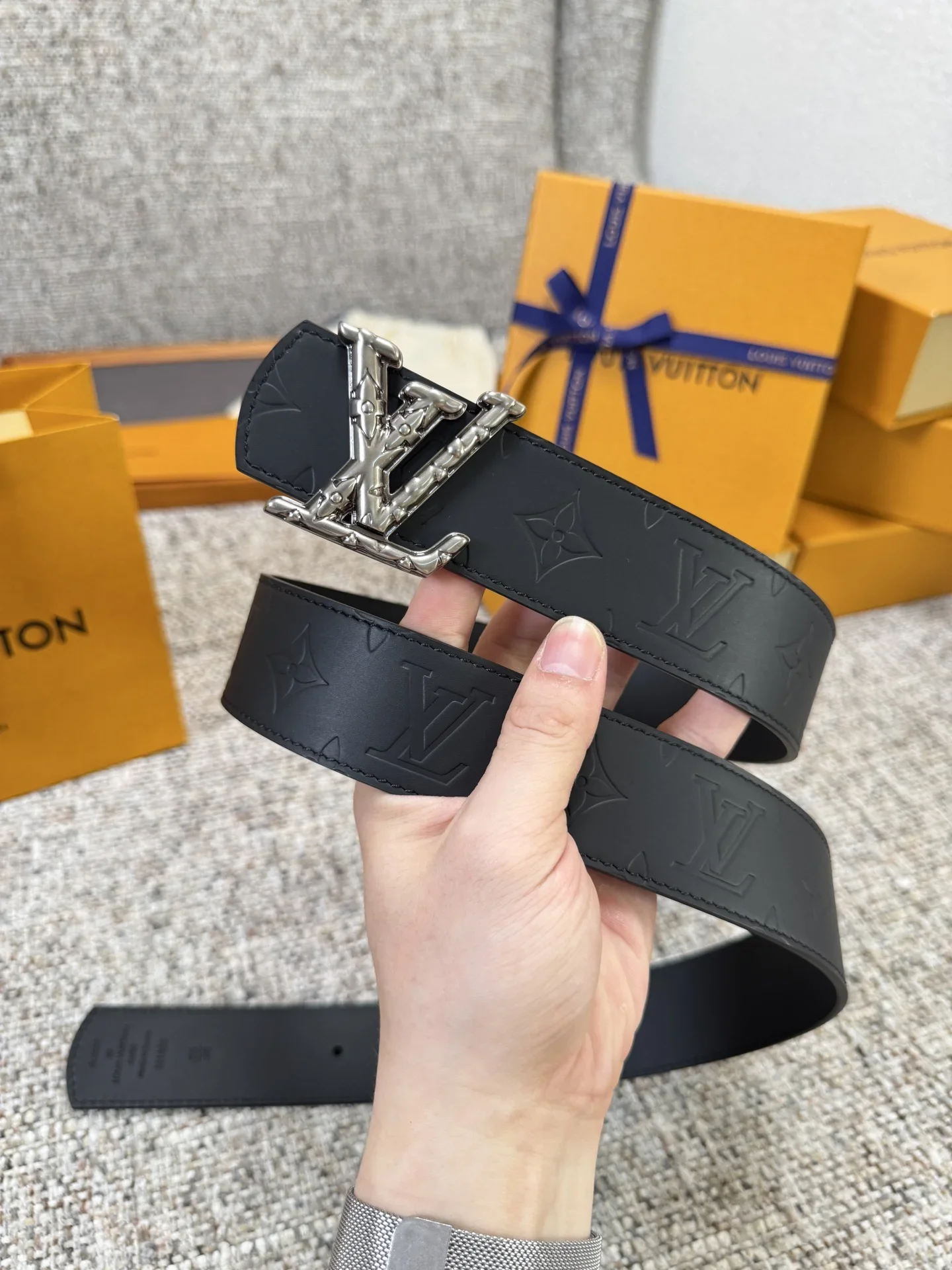 LV Belts Leather 4.0cm Width 160202607050821 - Image 2