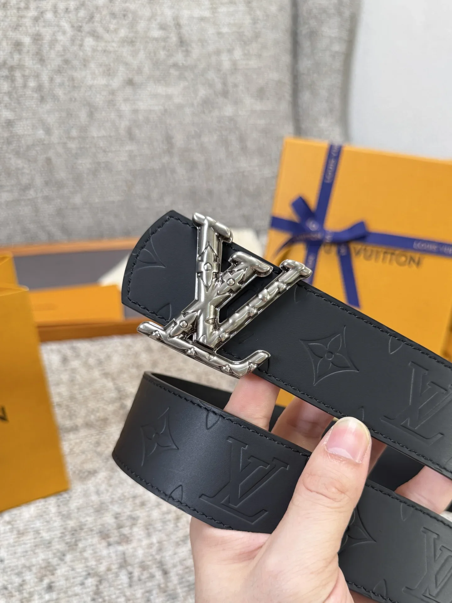 LV Belts Leather 4.0cm Width 160202607050821 - Image 3