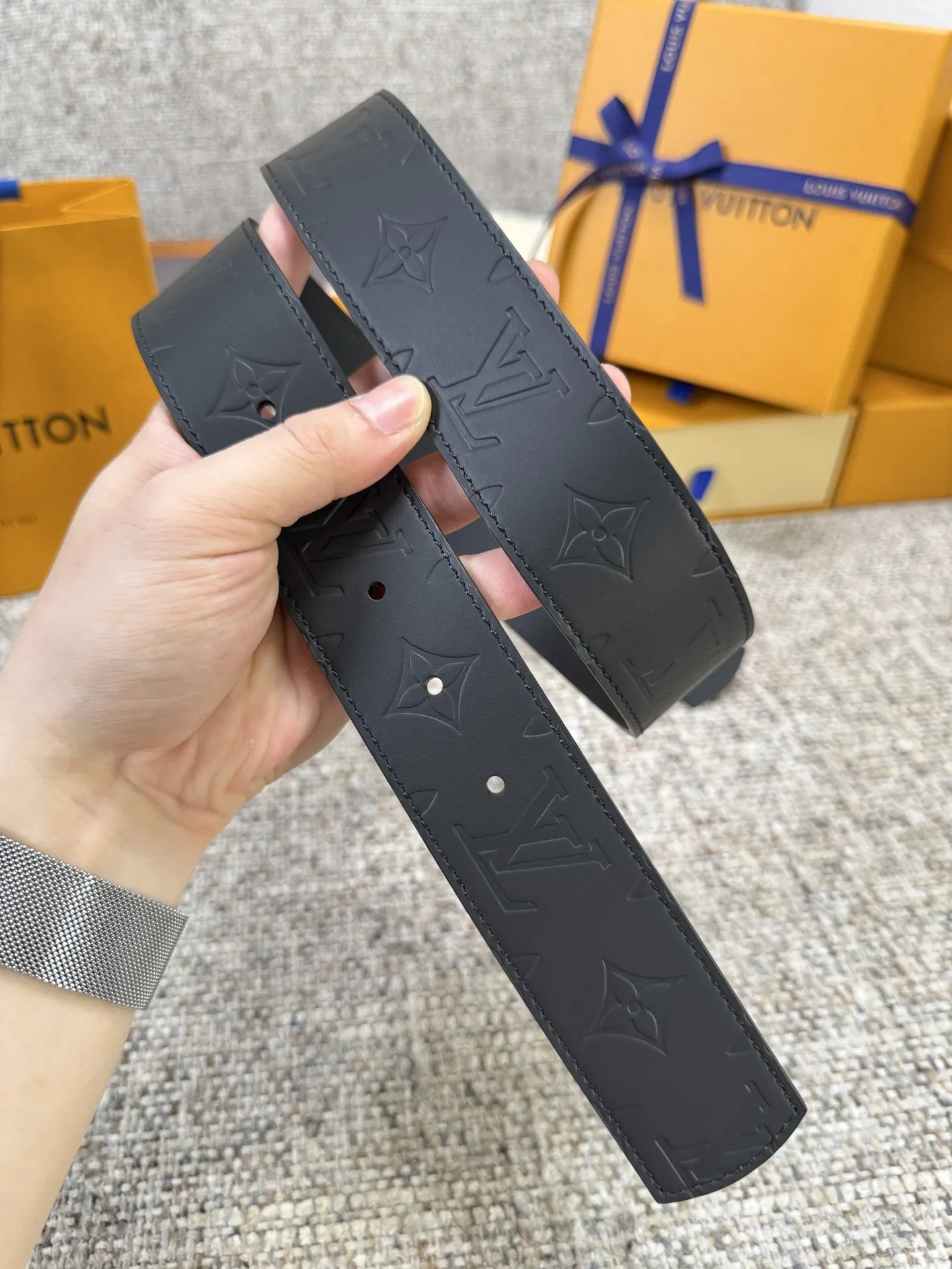 LV Belts Leather 4.0cm Width 160202607050821 - Image 4