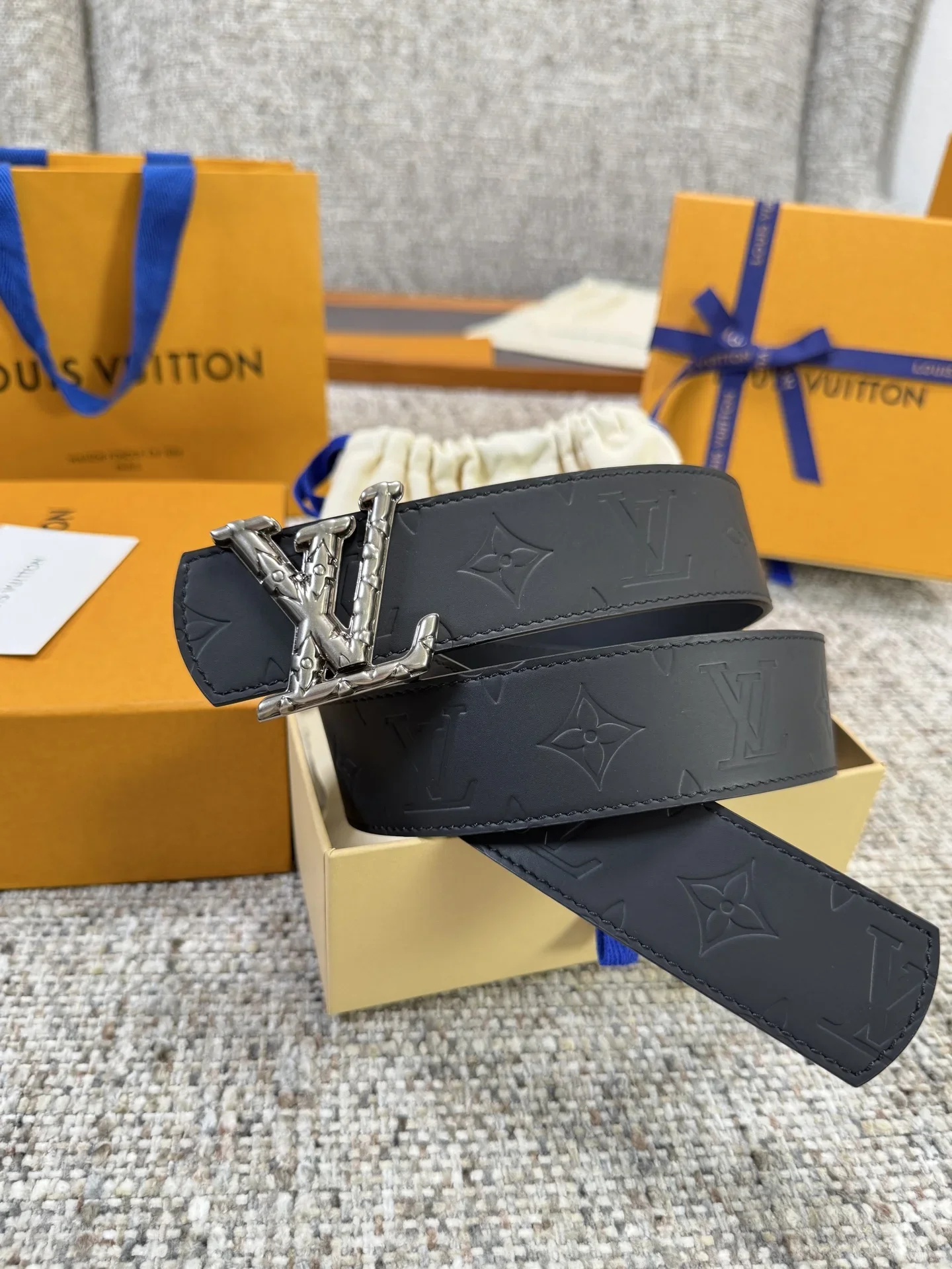 LV Belts Leather 4.0cm Width 160202607050821 - Image 5