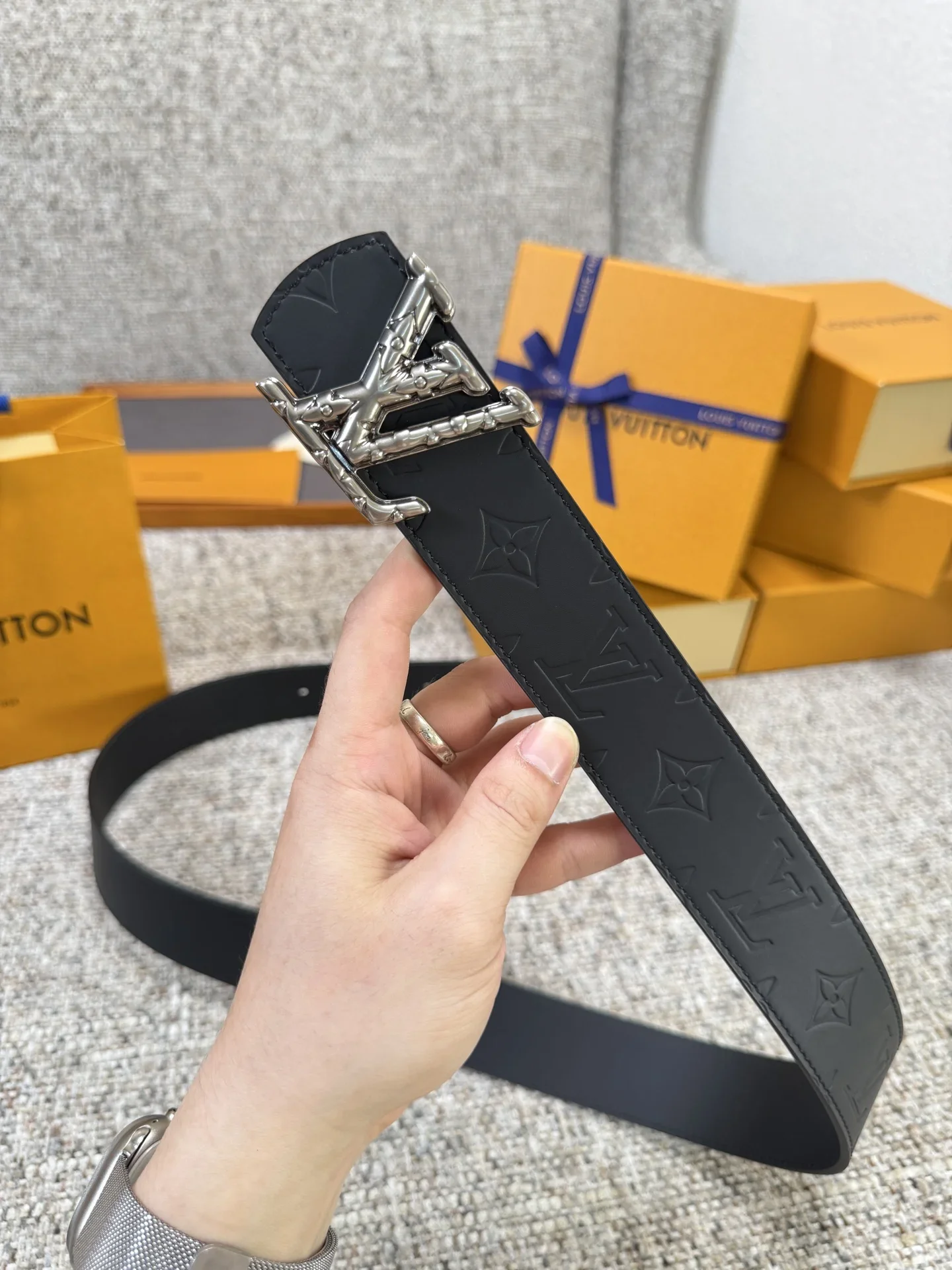 LV Belts Leather 4.0cm Width 160202607050821 - Image 8