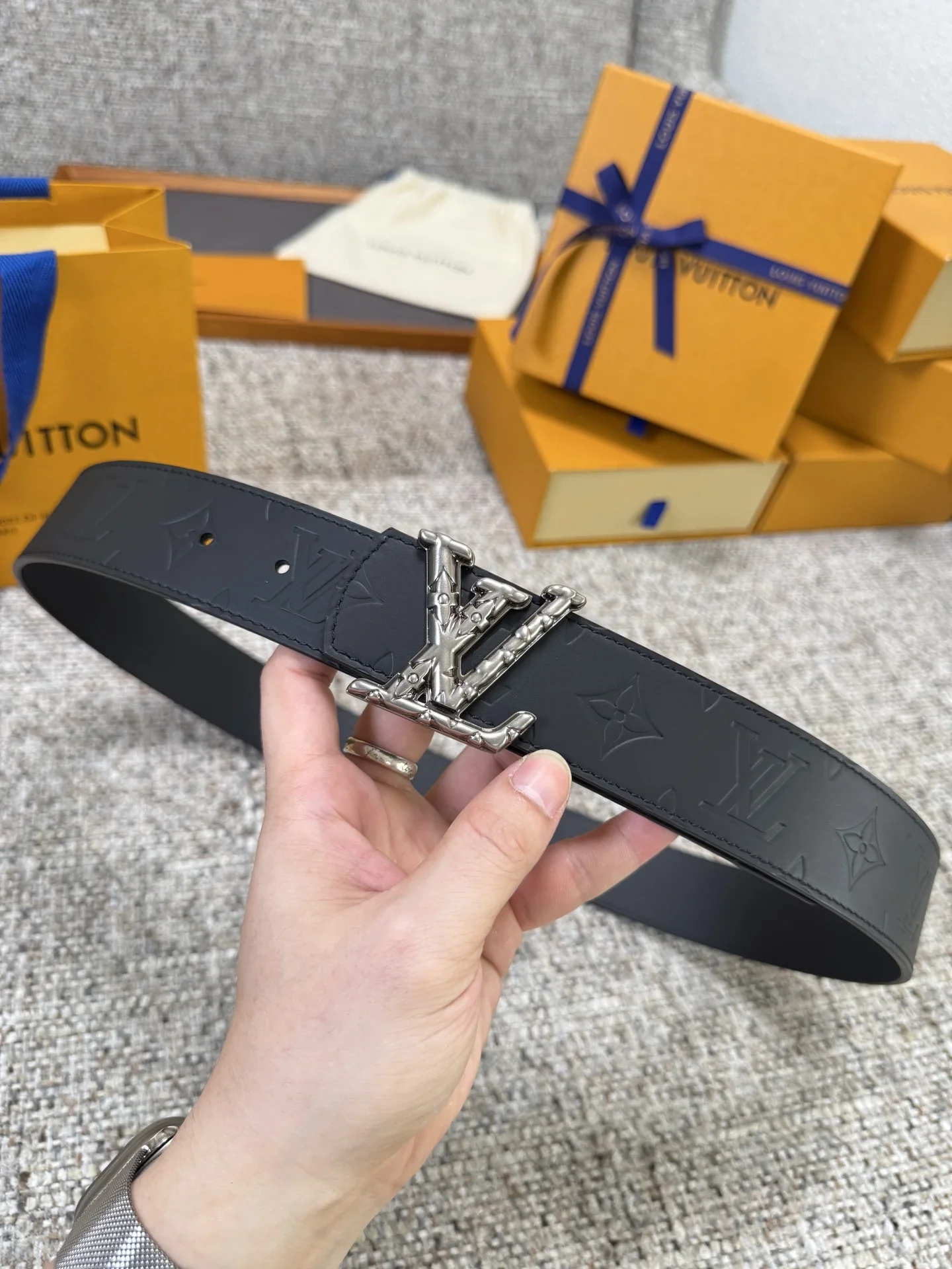 LV Belts Leather 4.0cm Width 160202607050821 - Image 9