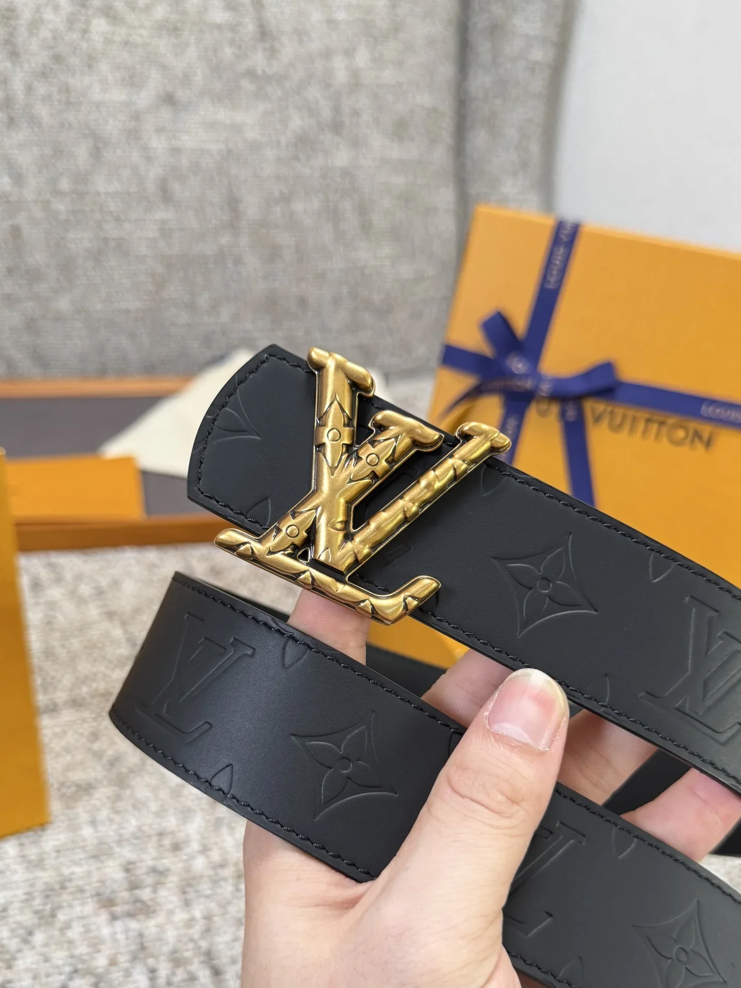 LV Belts Leather 4.0cm Width 160202607050822 - Image 3