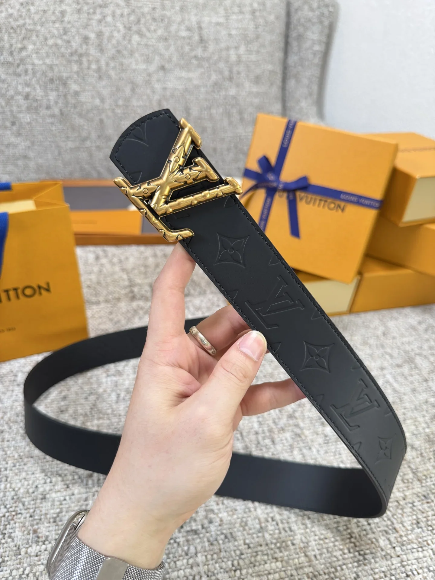 LV Belts Leather 4.0cm Width 160202607050822 - Image 8