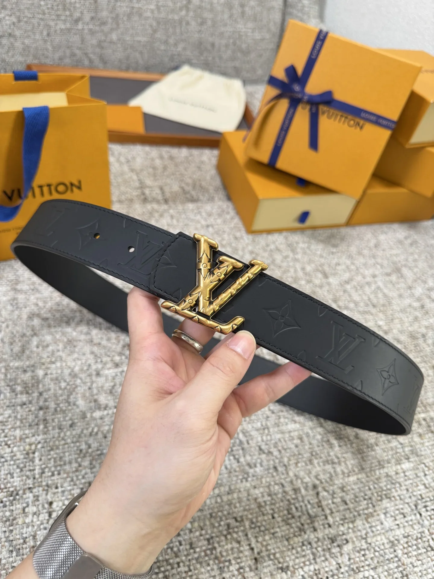 LV Belts Leather 4.0cm Width 160202607050822 - Image 9