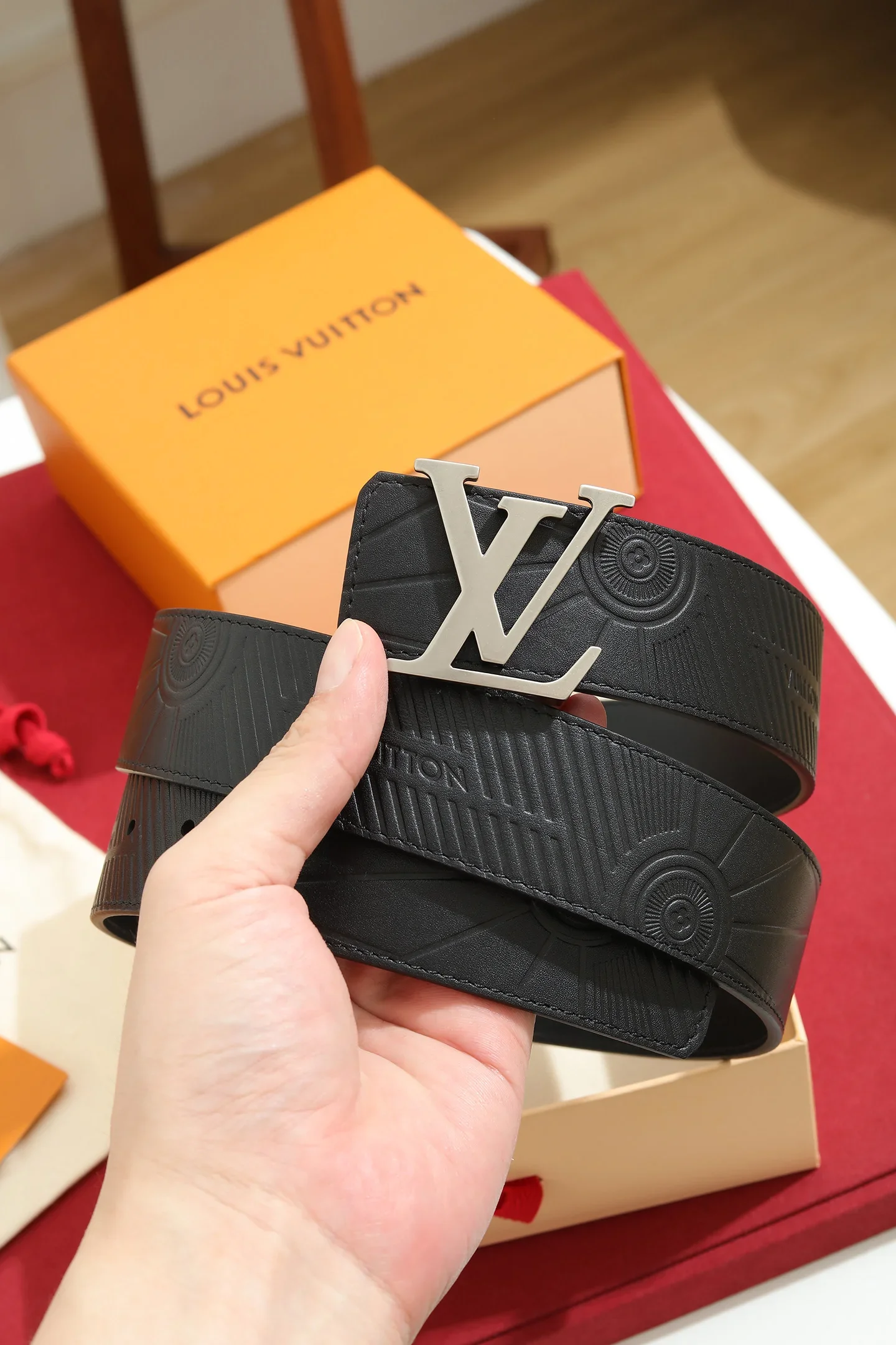 Alternative view of LV Belts Metal 220202607050593