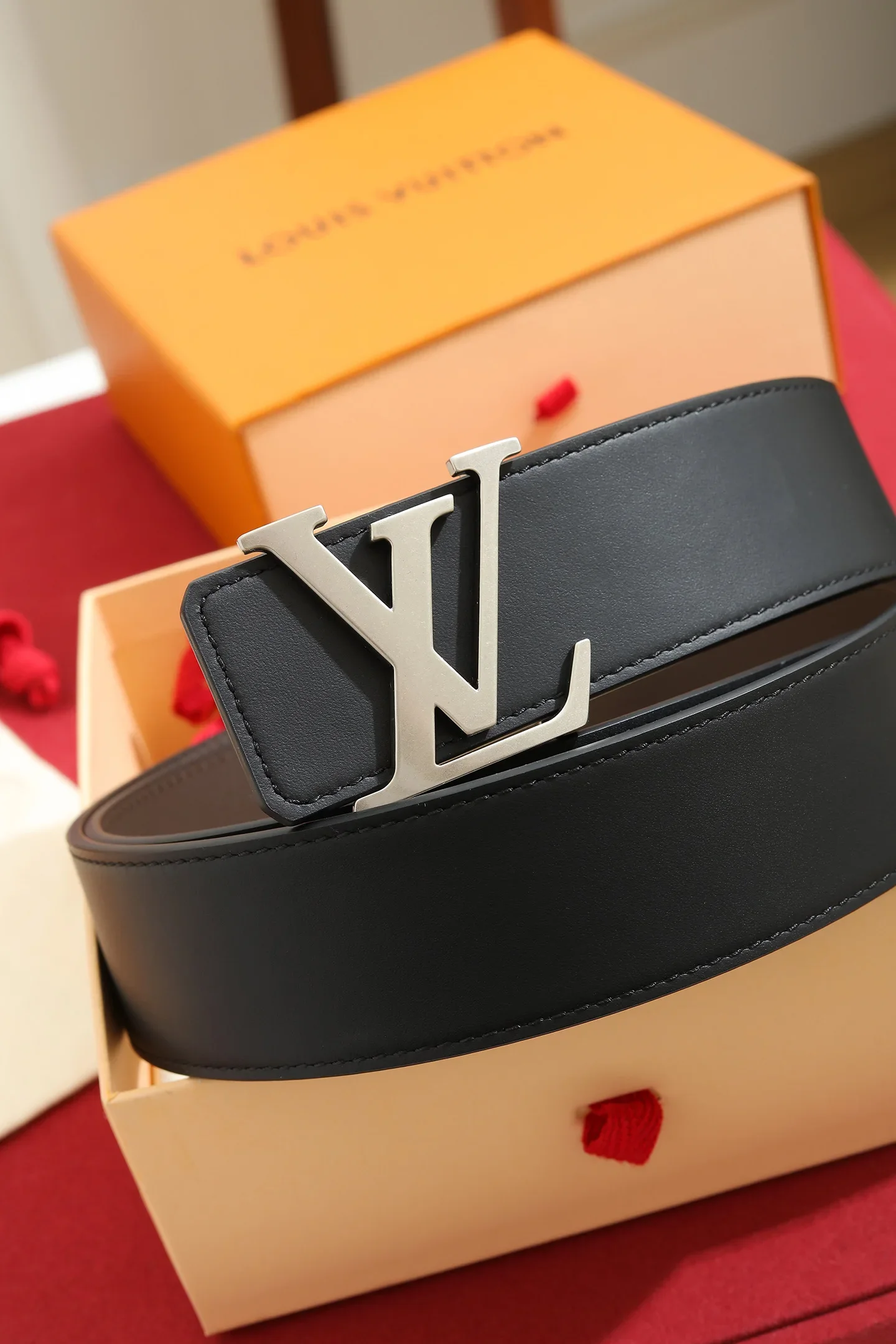 Alternative view of LV Belts Taurillon Leather 160202607050587