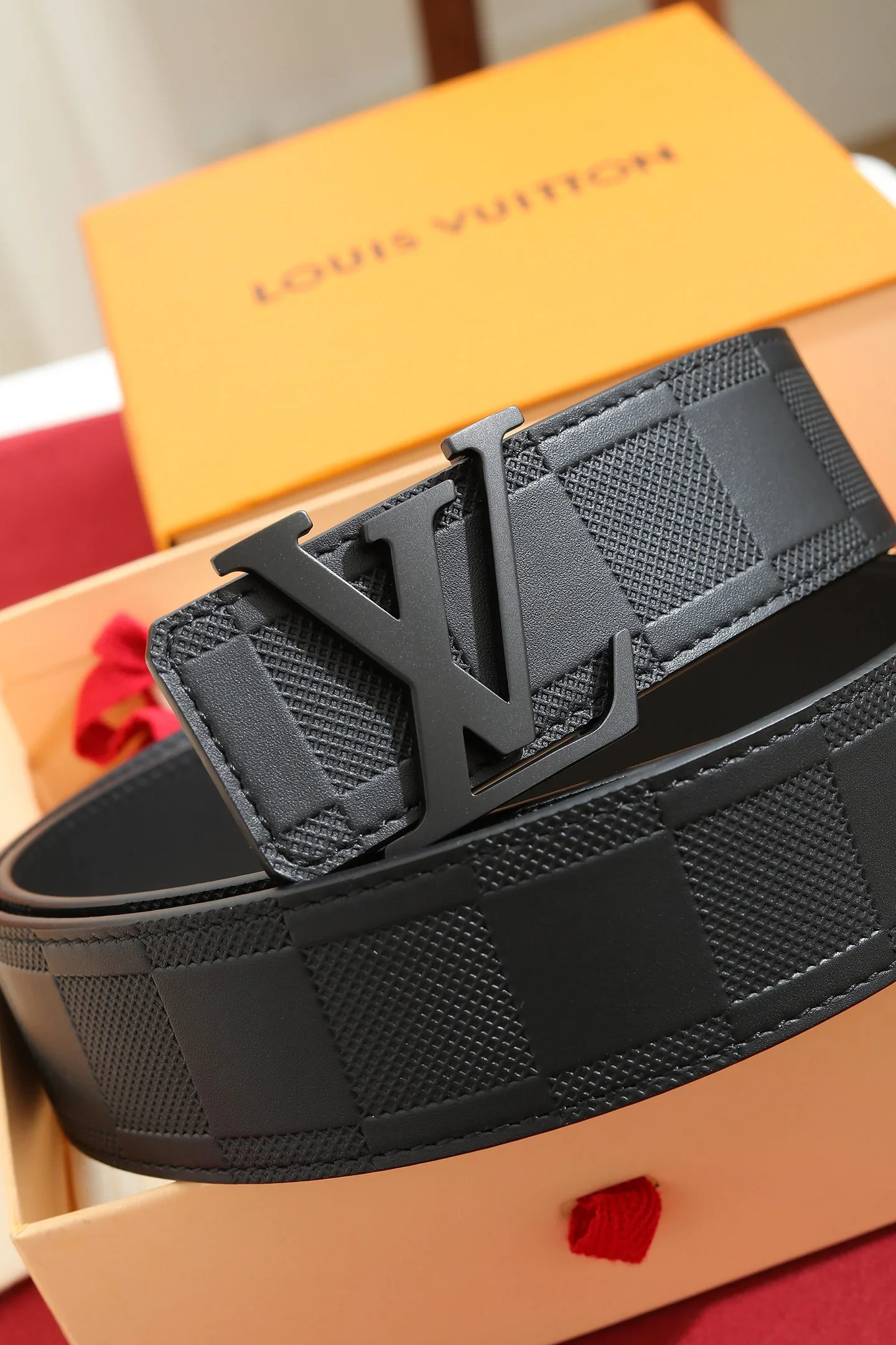 Alternative view of LV Belts Taurillon Leather 220202607050560