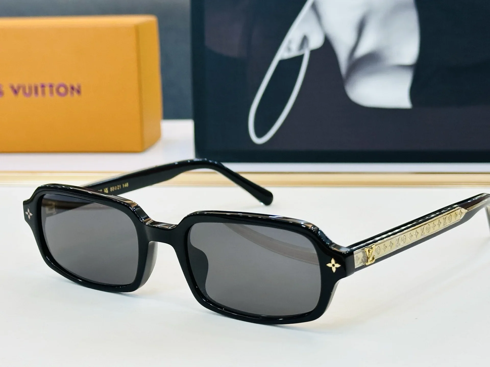LV Glasses & Sunglasses 115202607020510