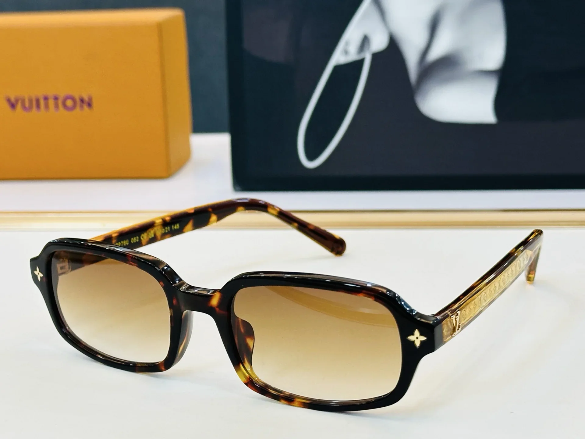 Alternative view of LV Glasses & Sunglasses 115202607020510