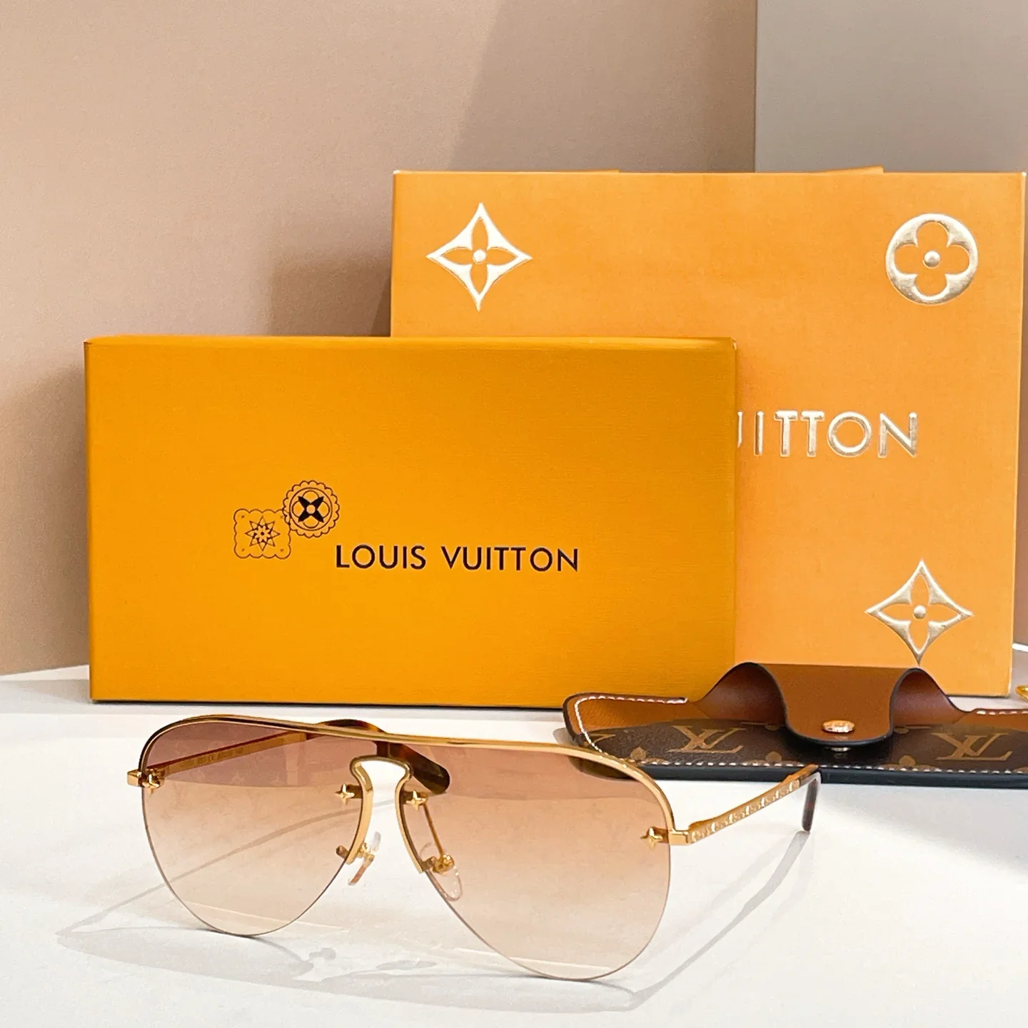 LV Glasses & Sunglasses 125202607020478