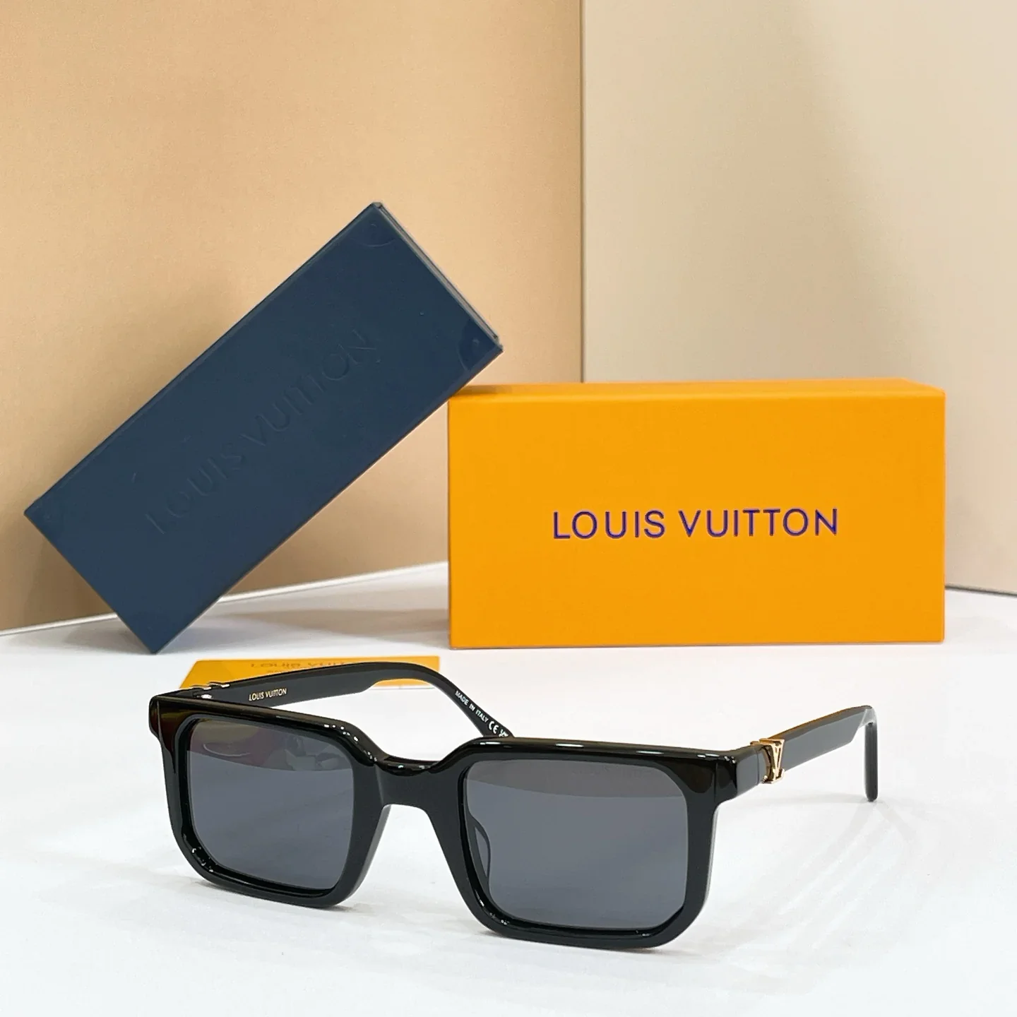 LV Glasses & Sunglasses 135202607020479