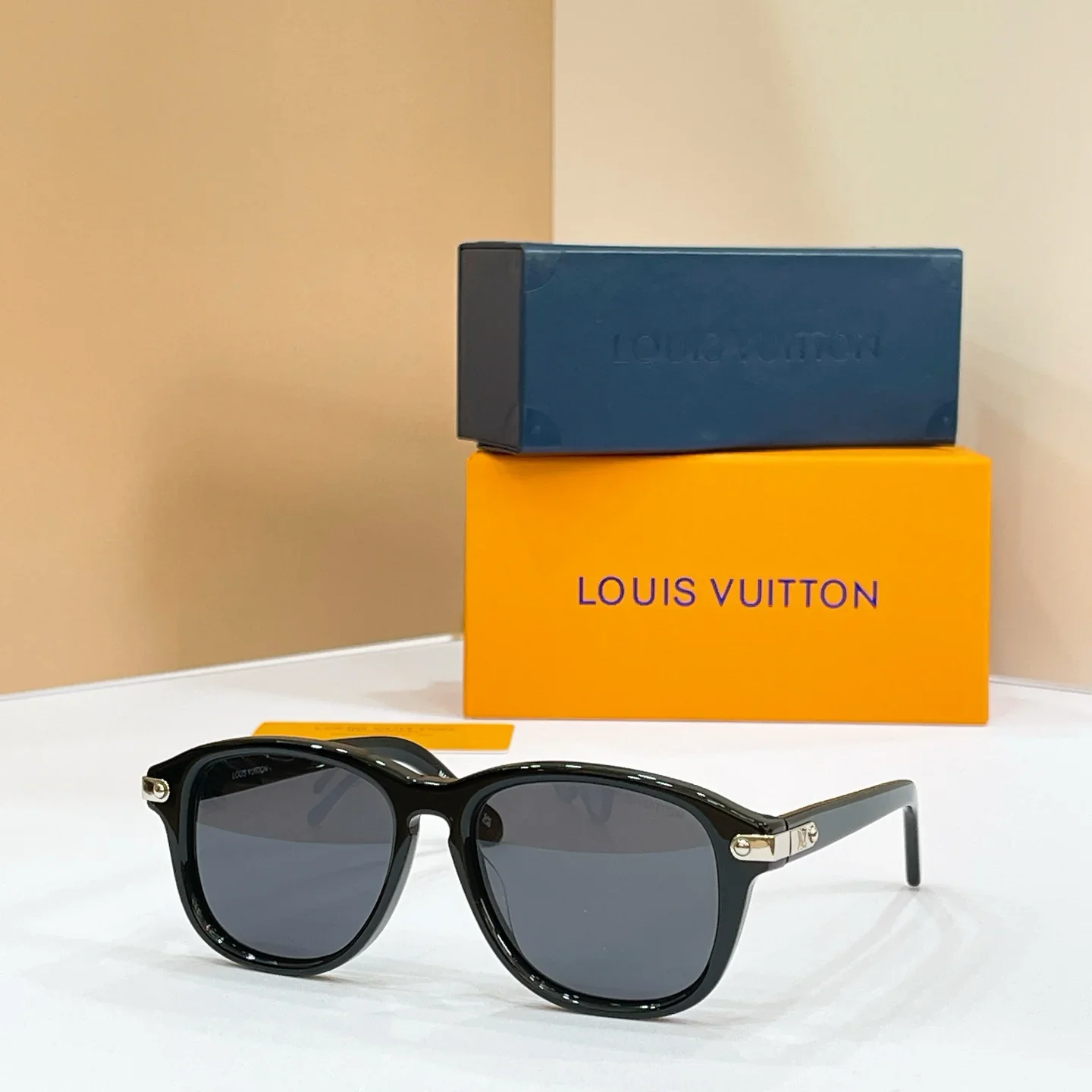 LV Glasses & Sunglasses 135202607020480