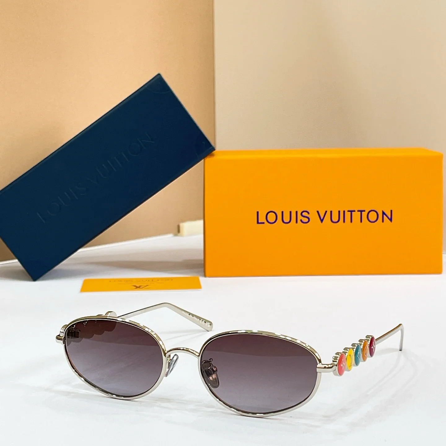 LV Glasses & Sunglasses 135202607020482