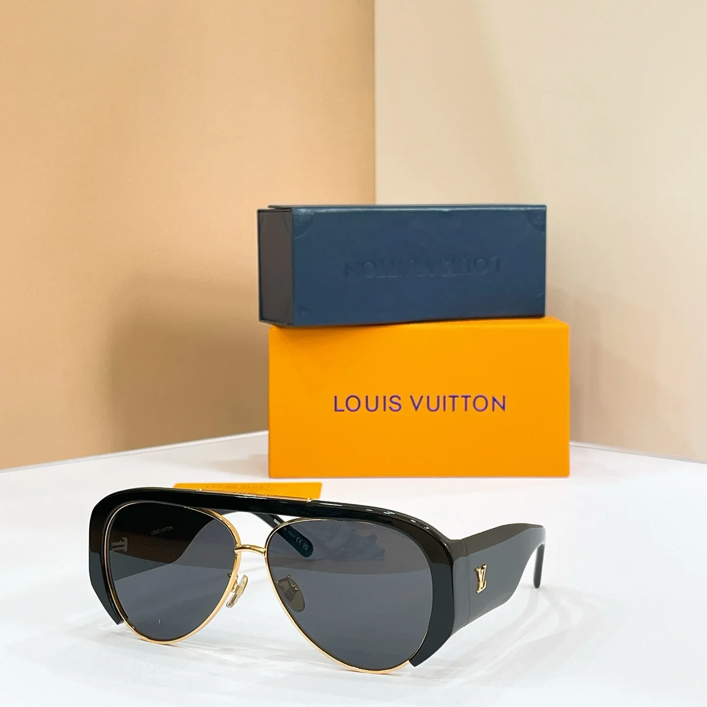 LV Glasses & Sunglasses 145202607020486