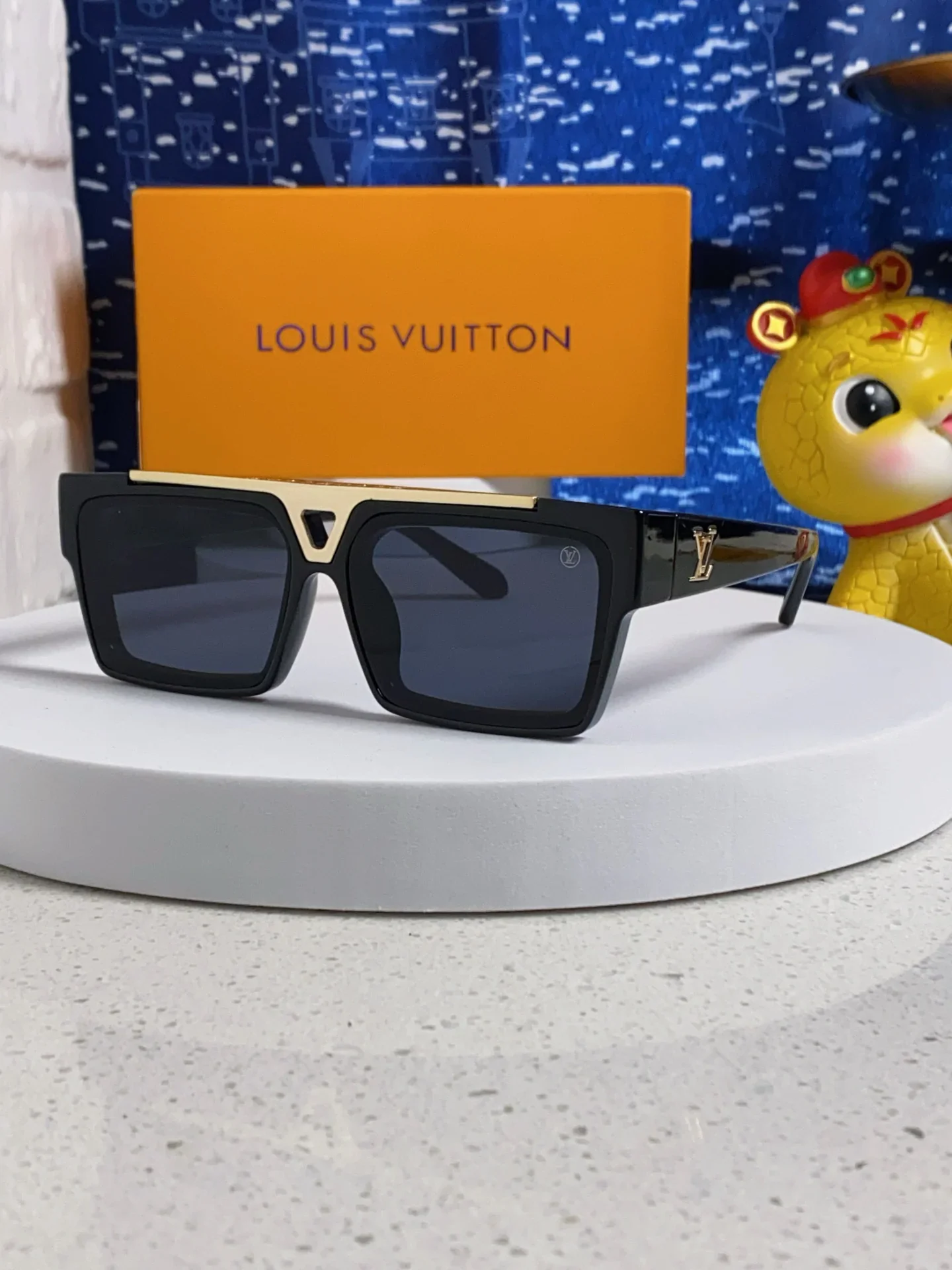 LV Glasses & Sunglasses 80202607020493