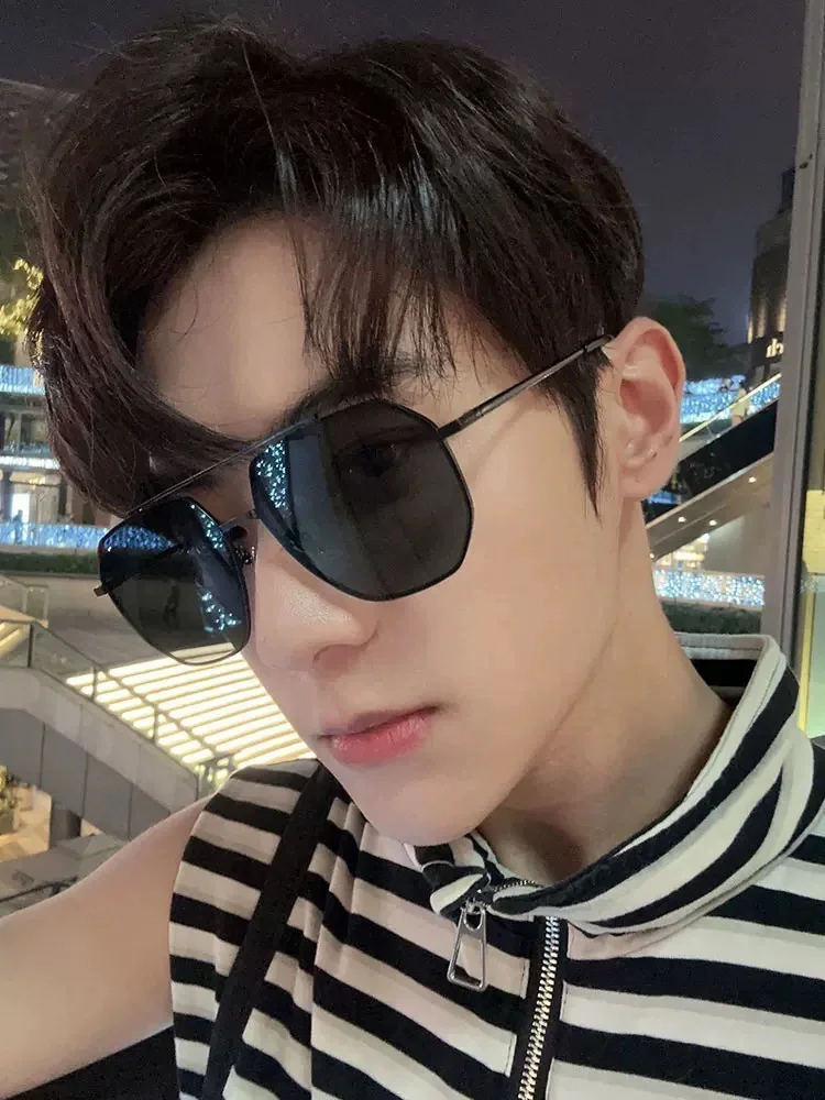 LV Glasses & Sunglasses 95202607020502