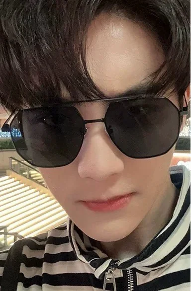 Alternative view of LV Glasses & Sunglasses 95202607020502