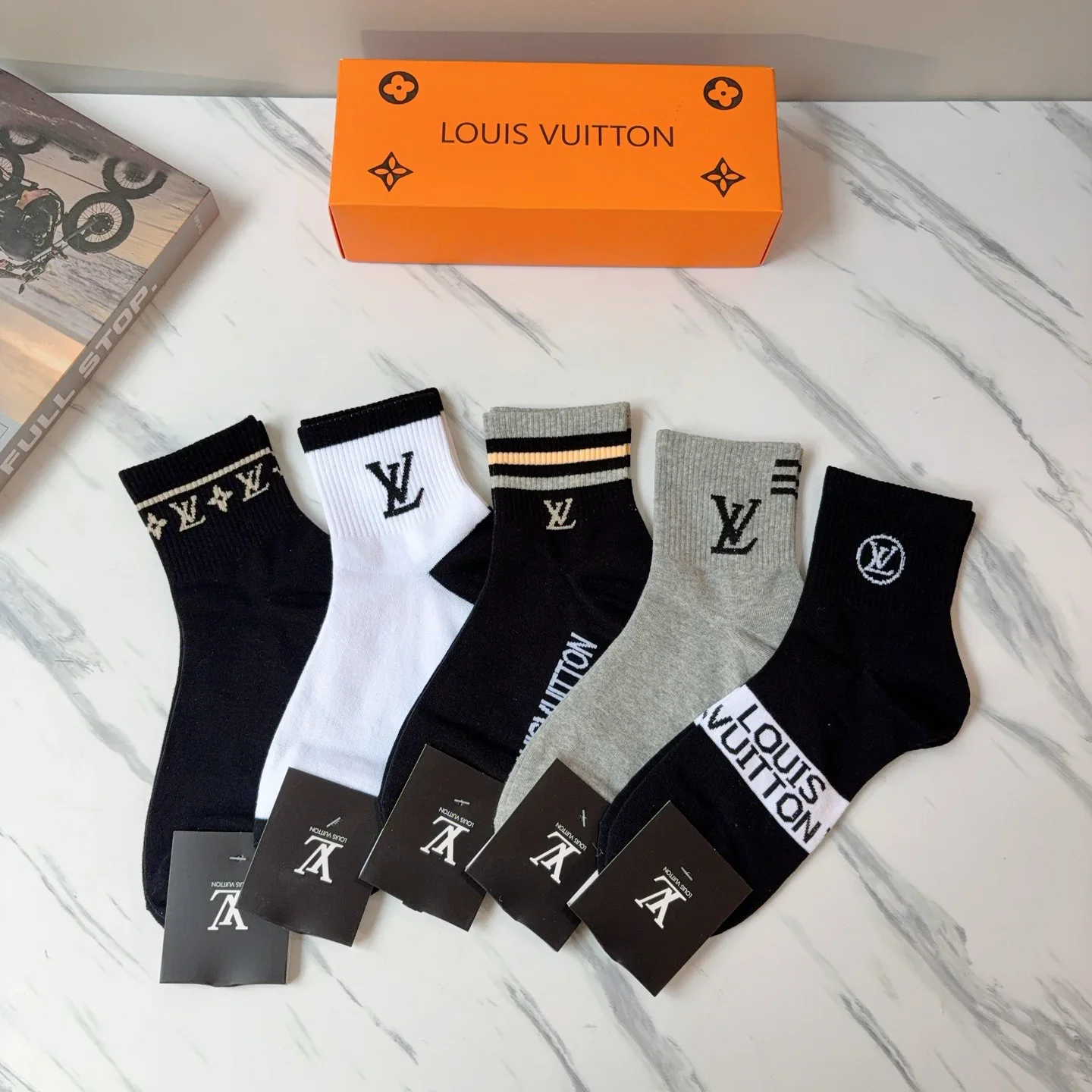 LV Socks 45202607020517