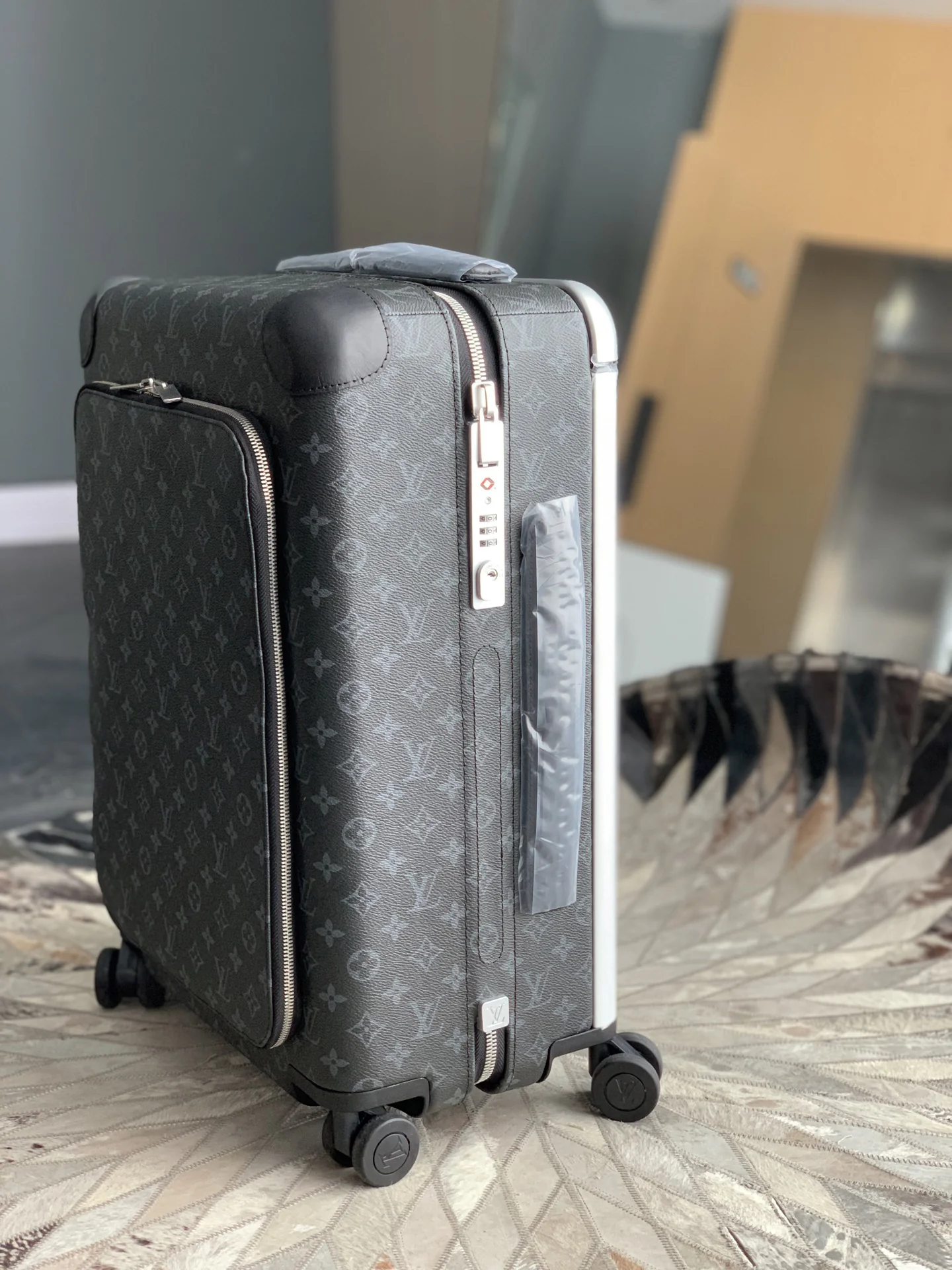 LV Suitcases 20inch 1100202607010154 - Image 2