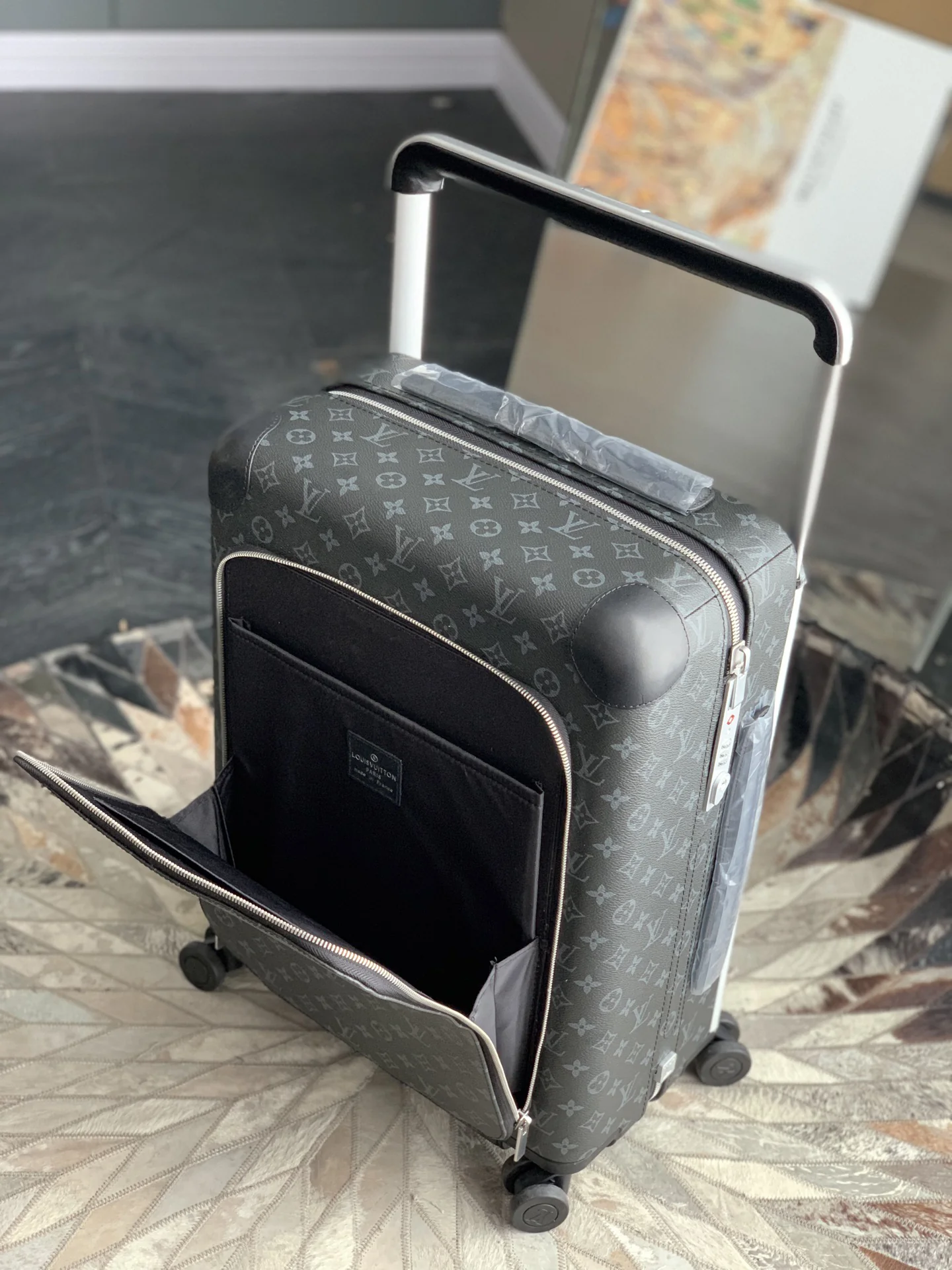 LV Suitcases 20inch 1100202607010154 - Image 3