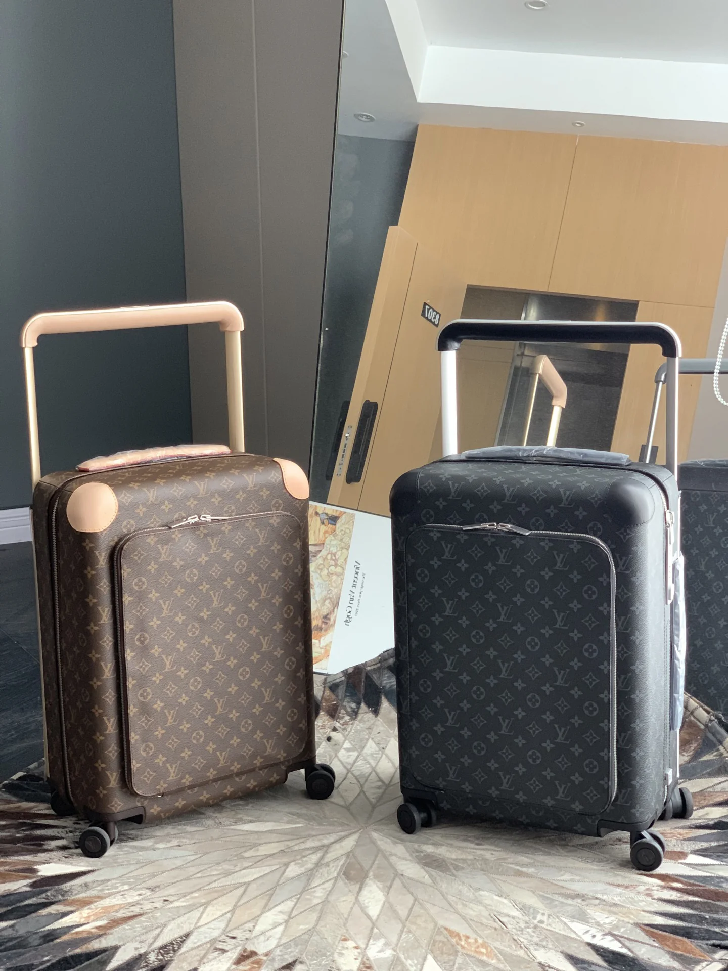 LV Suitcases 20inch 1100202607010154 - Image 7