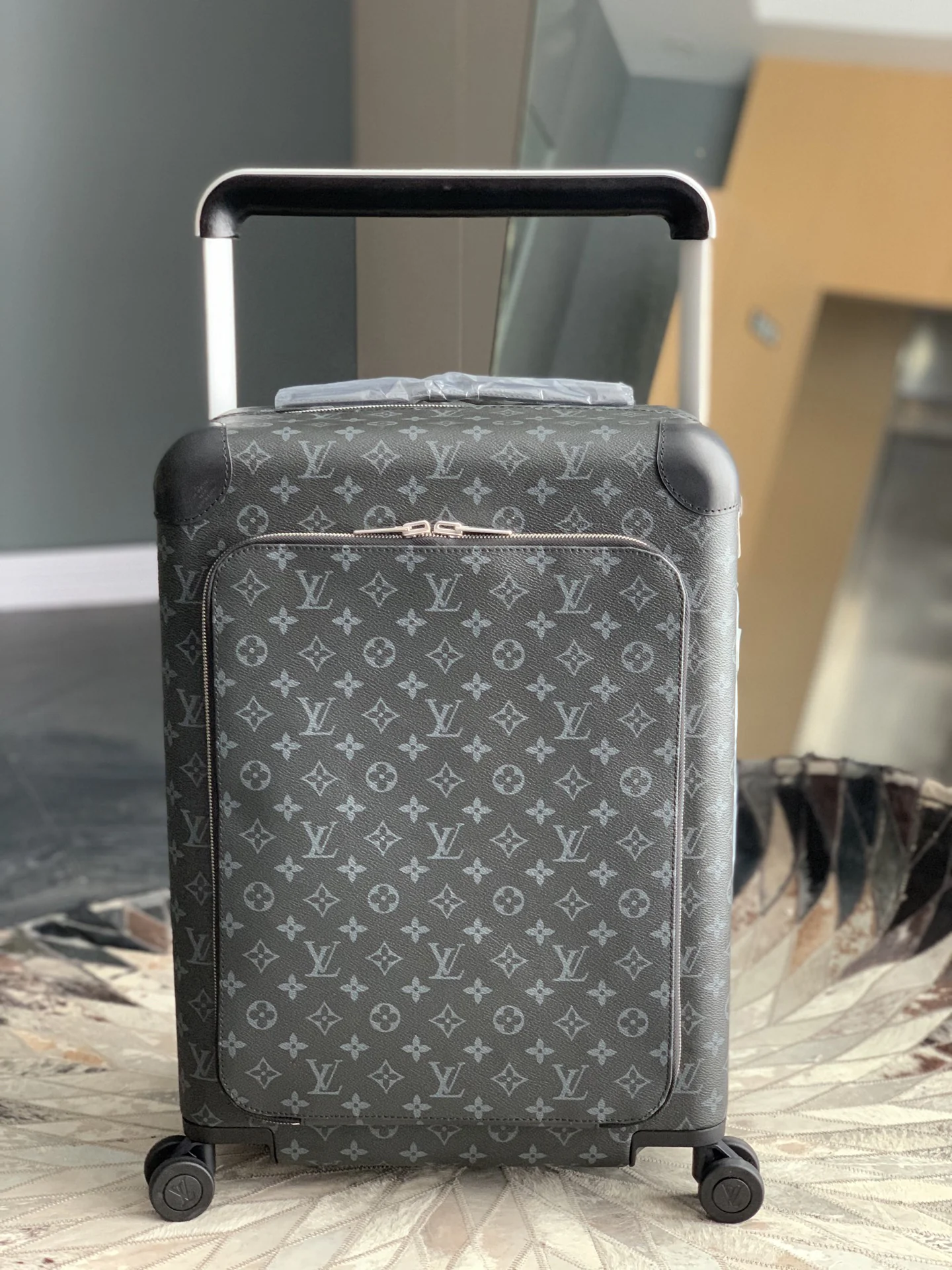 LV Suitcases 20inch 1100202607010154 - Image 8