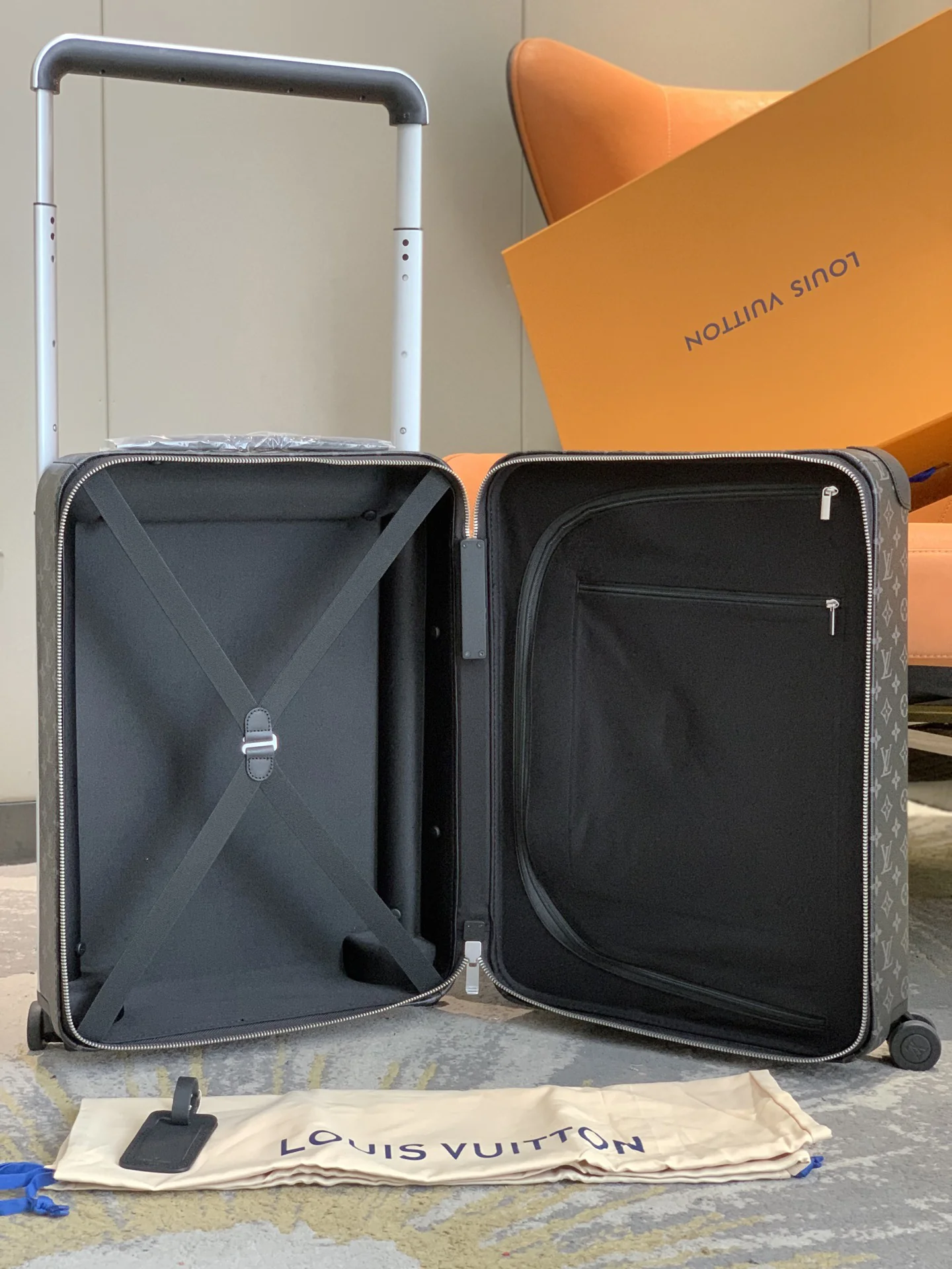 LV Suitcases 20inch 1100202607010154 - Image 9