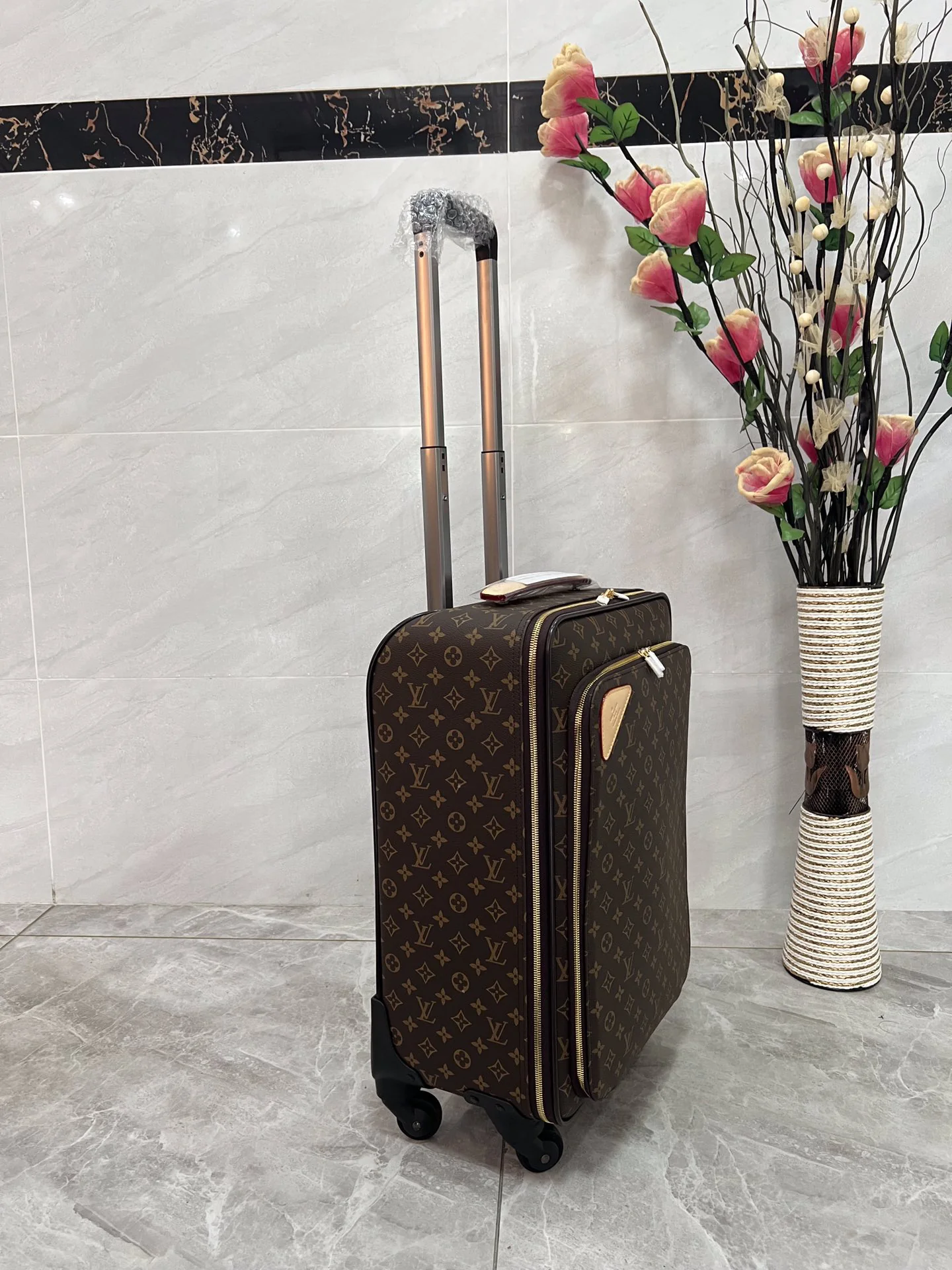 LV Suitcases 20inch 680202607010173 - Image 2