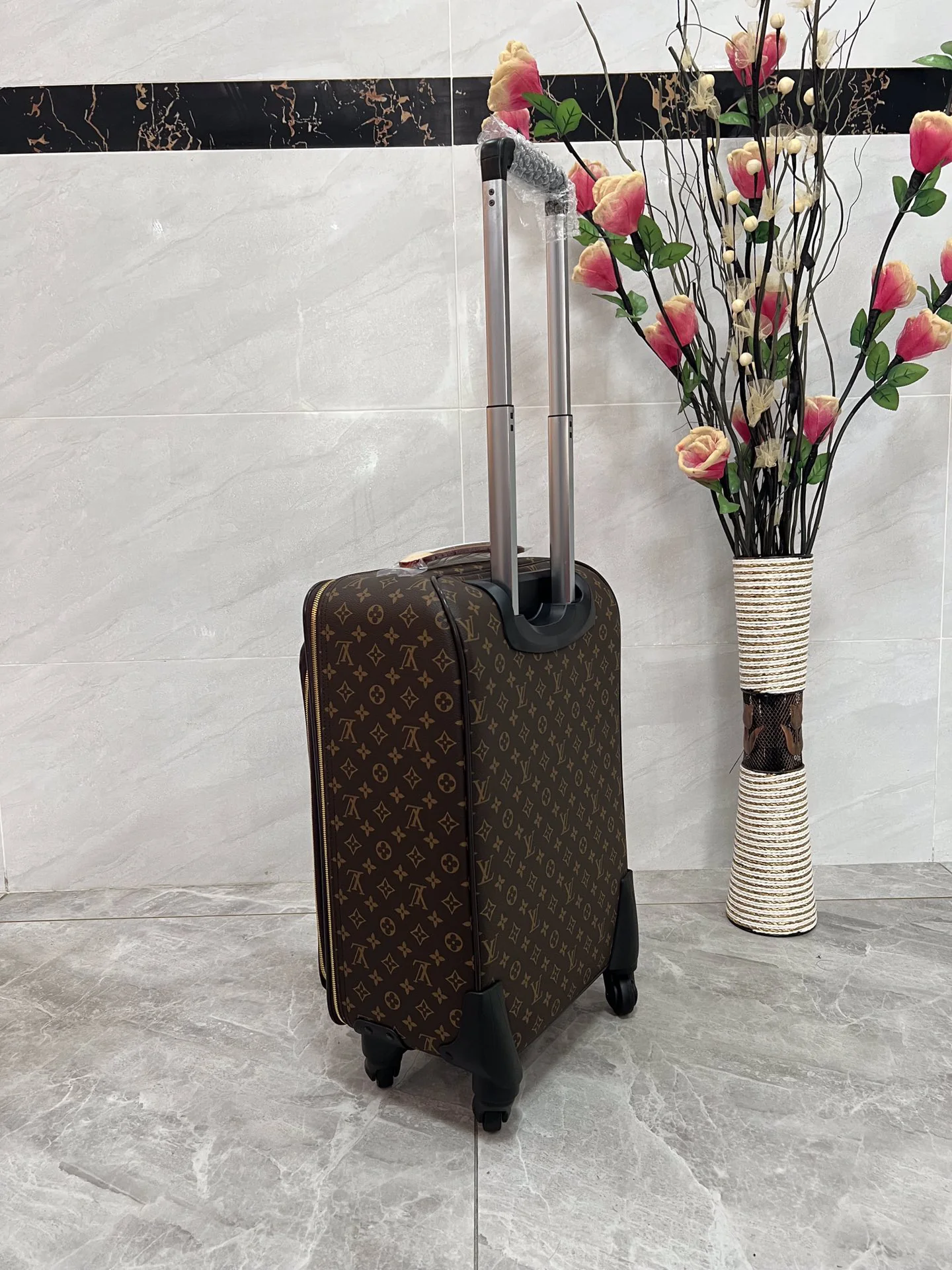 LV Suitcases 20inch 680202607010173 - Image 3