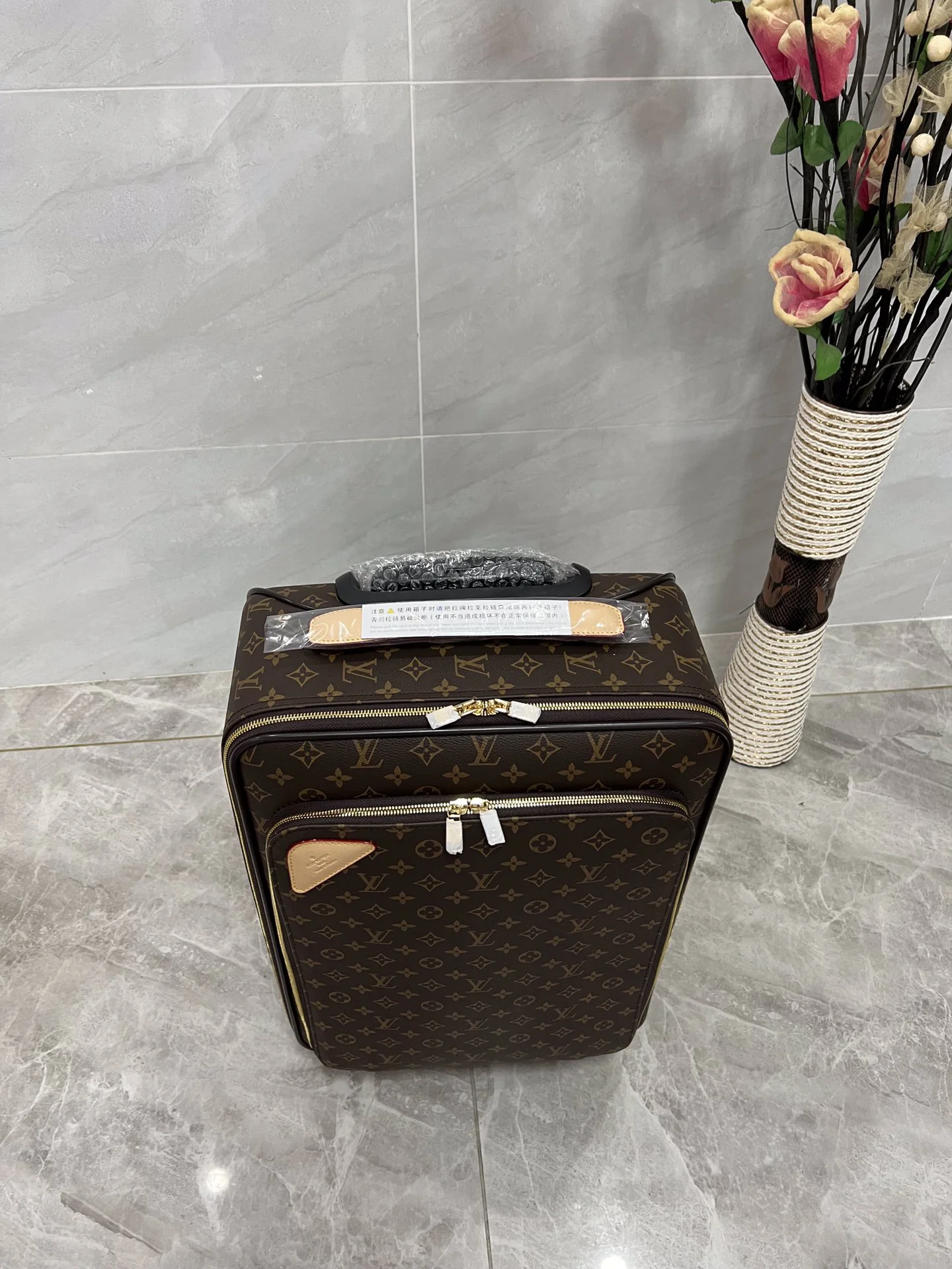 LV Suitcases 20inch 680202607010173 - Image 4