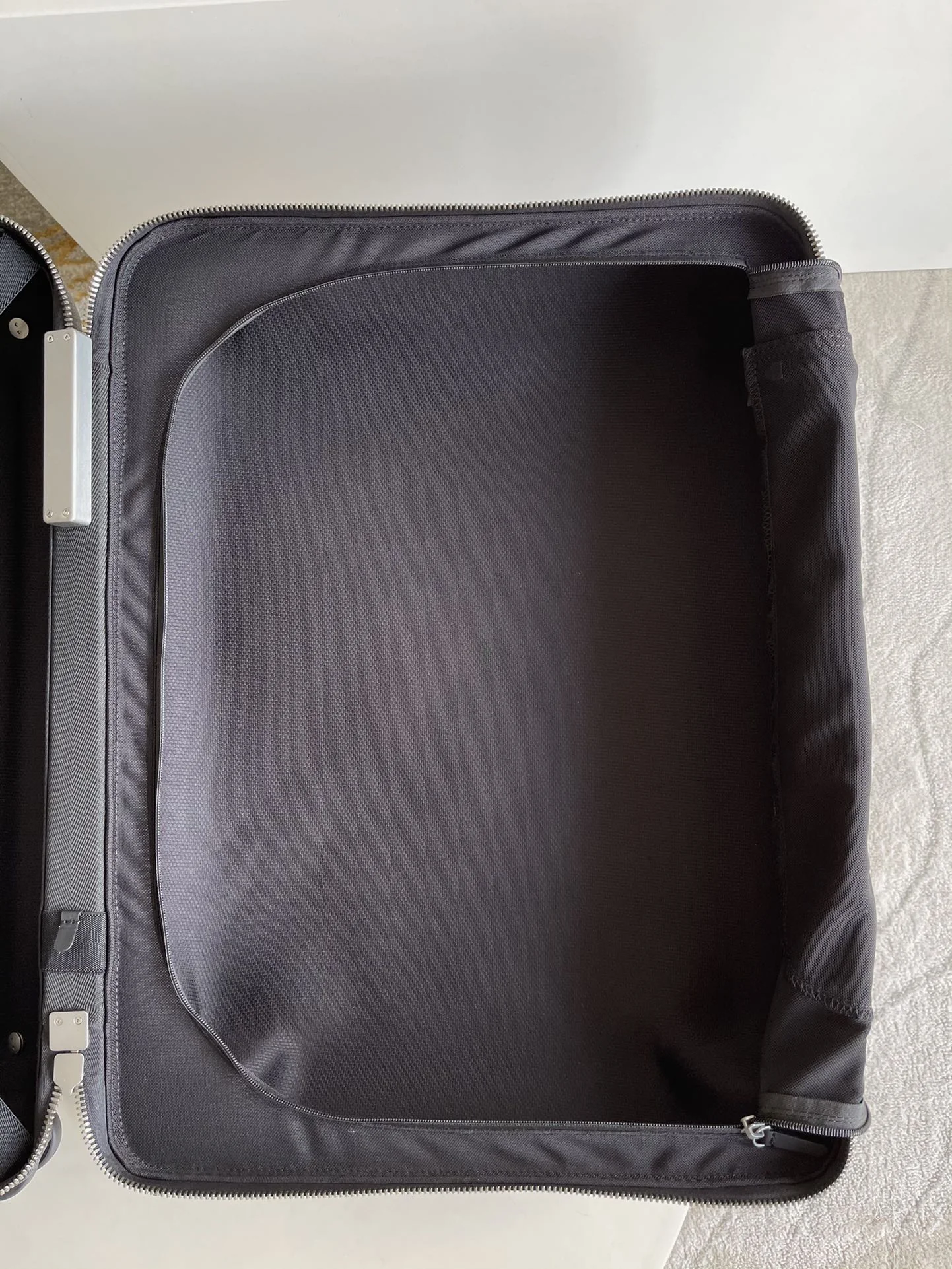 LV Suitcases 36x50x19cm 1000202607010065 - Image 9