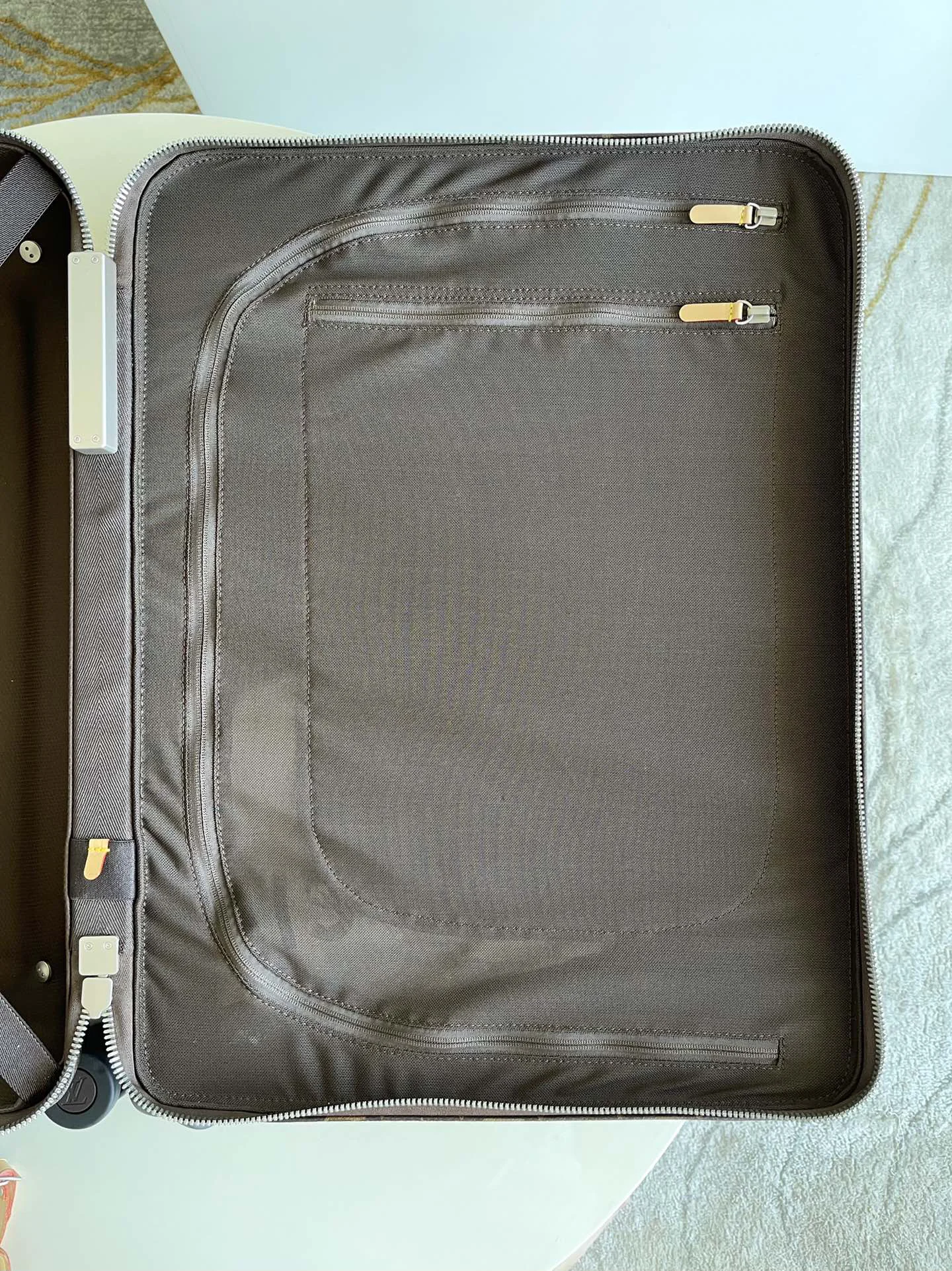 LV Suitcases 36x50x19cm 1000202607010067 - Image 9