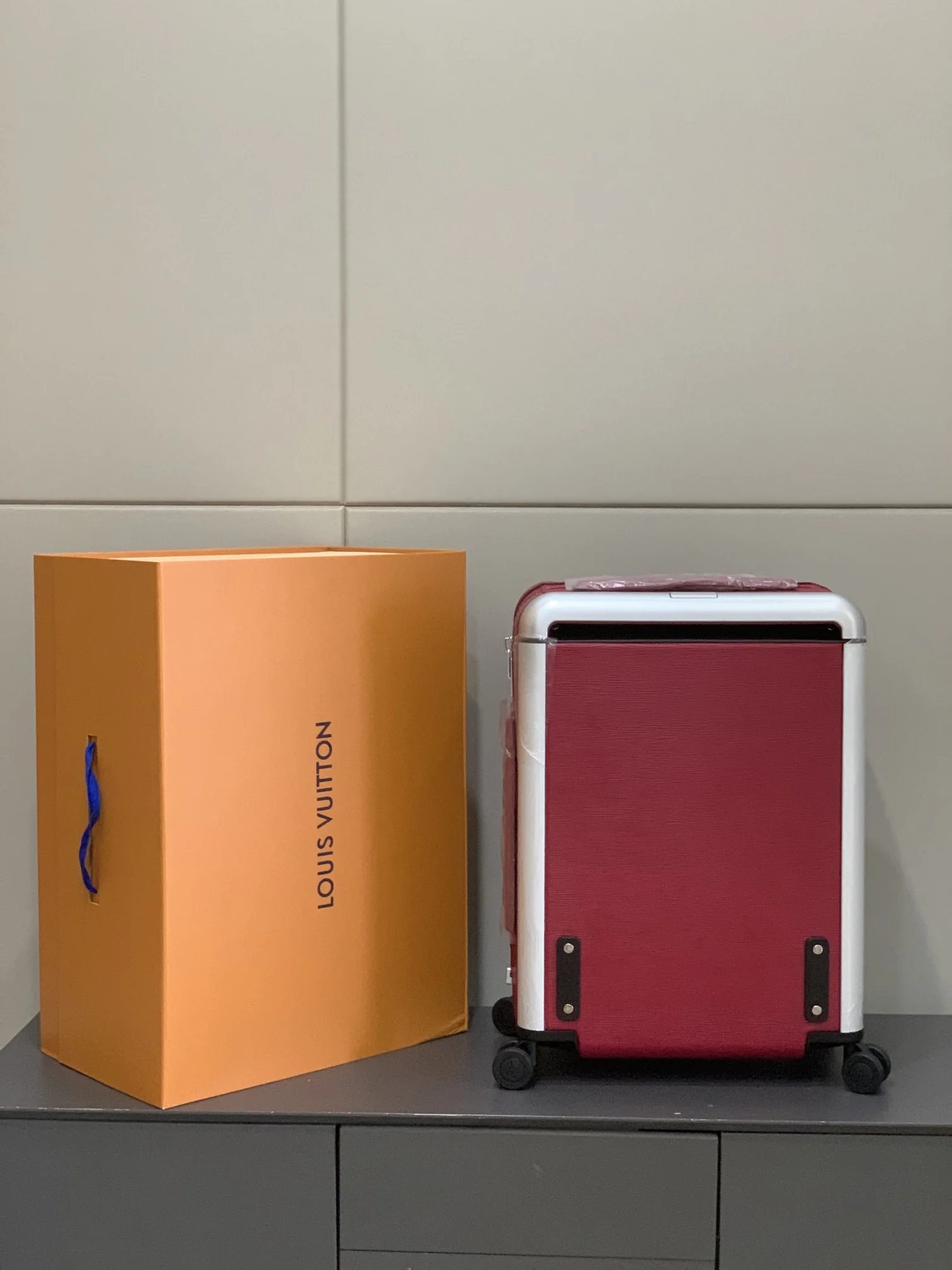 LV Suitcases 38x55x21cm 1000202607010104 - Image 3